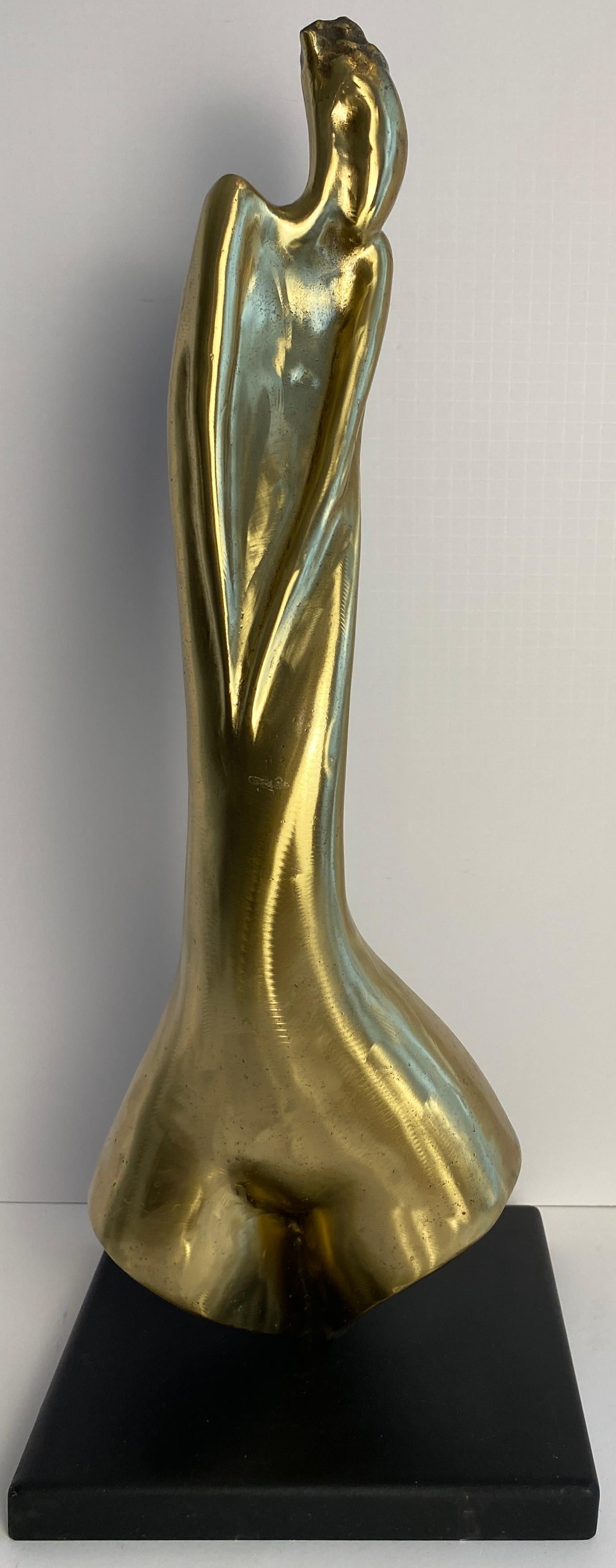 Israeliano Scultura figurativa alta in bronzo attribuita ad Aharon Bezalel, Donna nuda surrealista in vendita