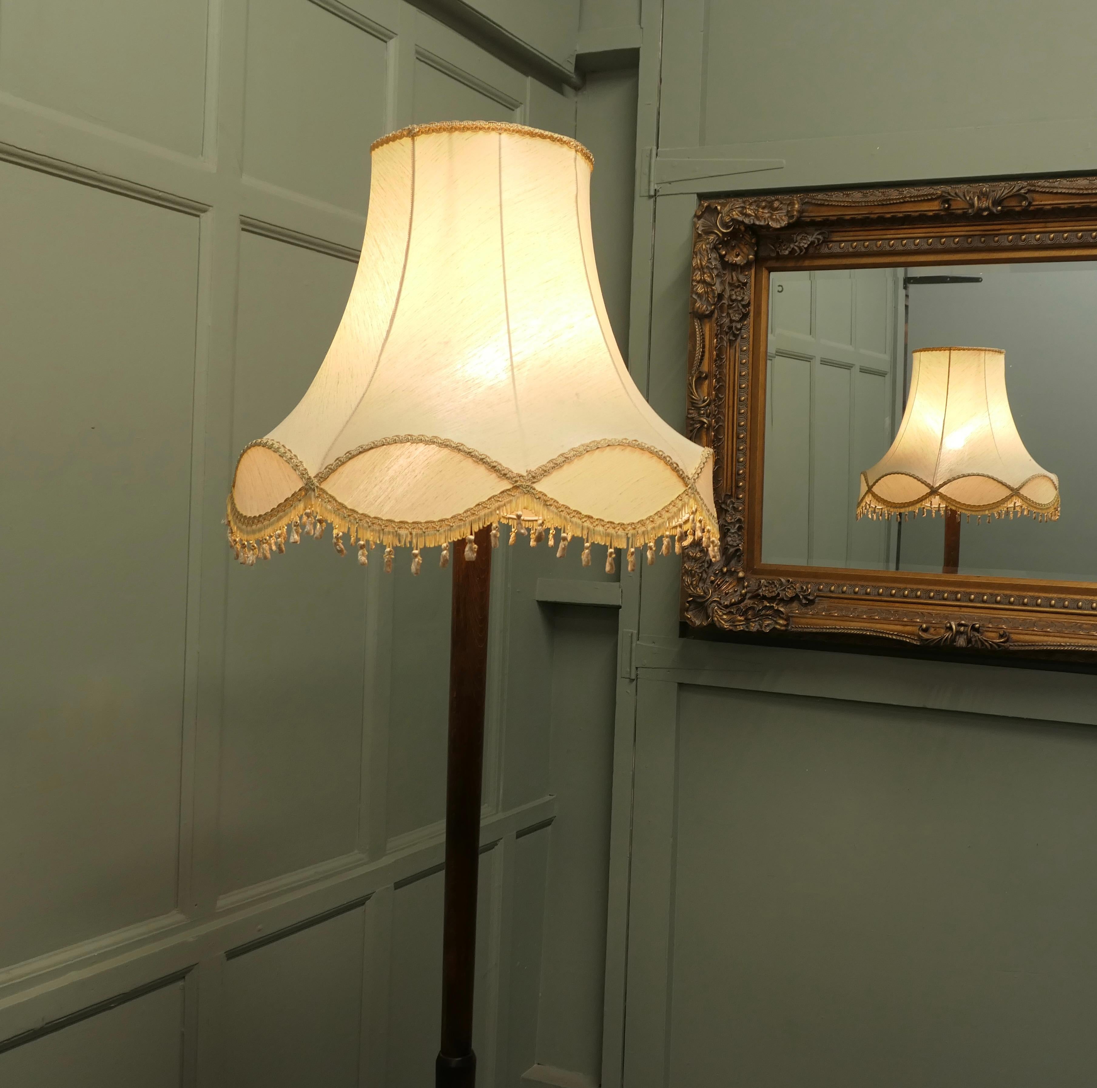 Tall Floor Lamp, Standard Lamp In Good Condition For Sale In Godshill, Isle of Wight