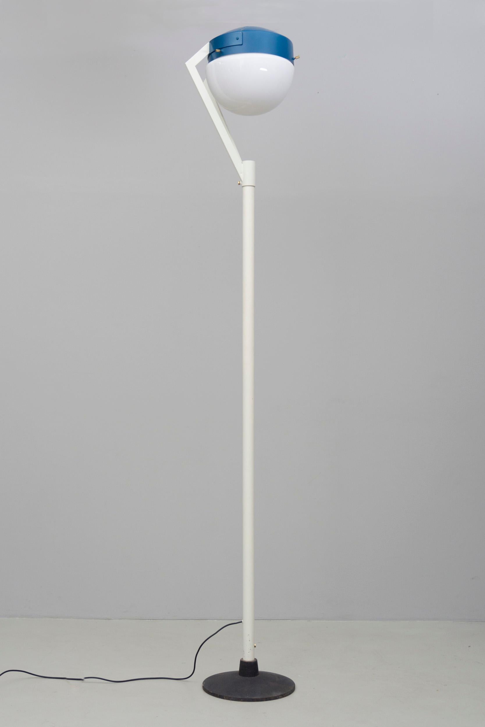 Mid-Century Modern Tall floor lamp, white and blue metal, by Bruno Gatta, 1960 For Sale