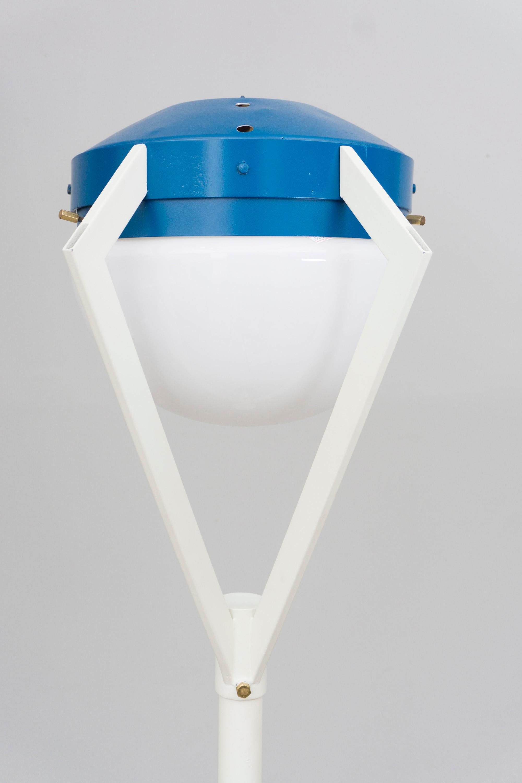 Lacquered Tall floor lamp, white and blue metal, by Bruno Gatta, 1960 For Sale