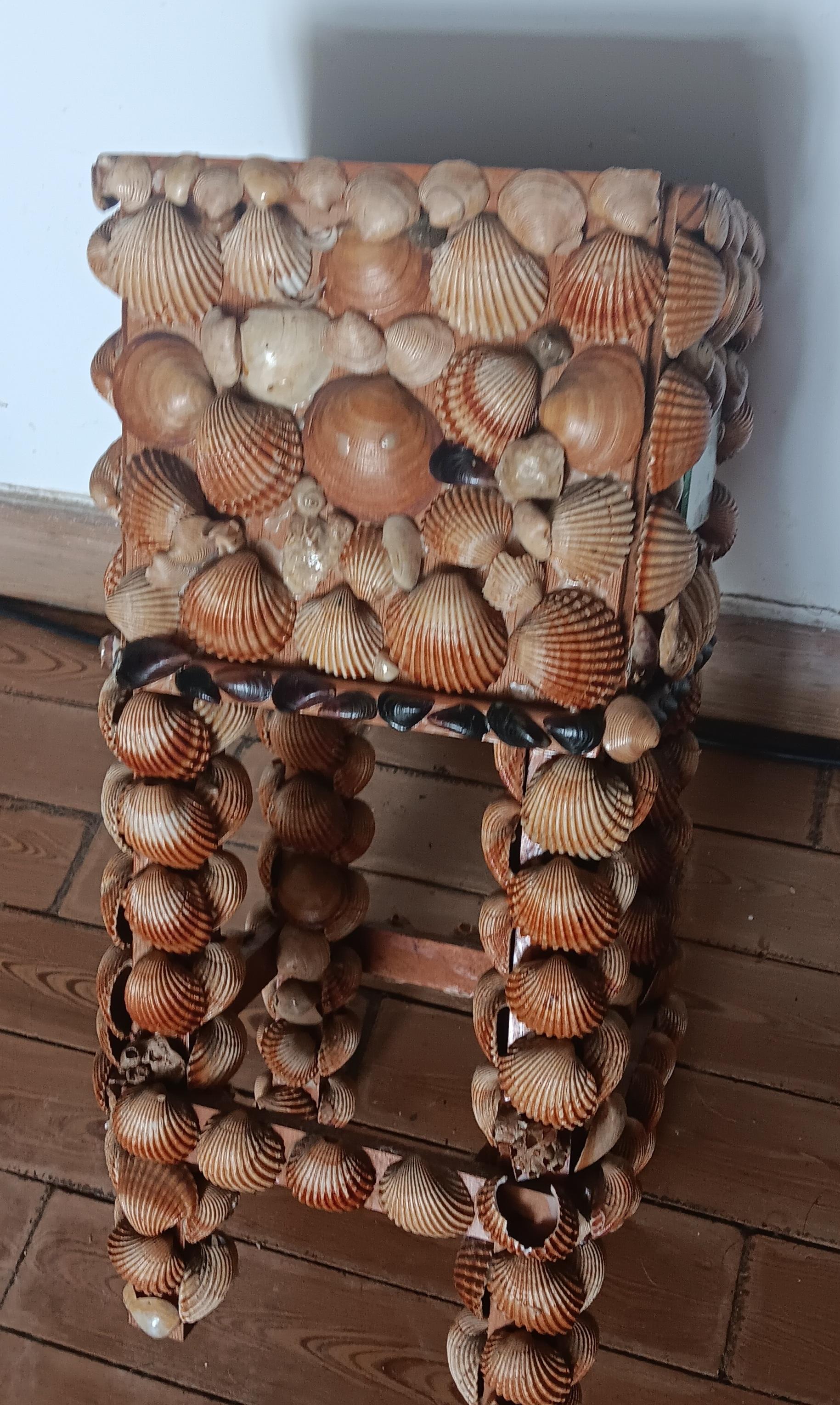 Grand pot à fleurs ou base de table fabriqué avec des coquillages, 20e siècle, Espagne en vente 5