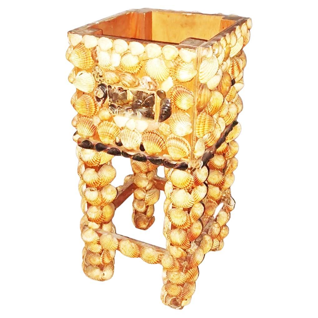 Autre Grand pot à fleurs ou base de table fabriqué avec des coquillages, 20e siècle, Espagne en vente