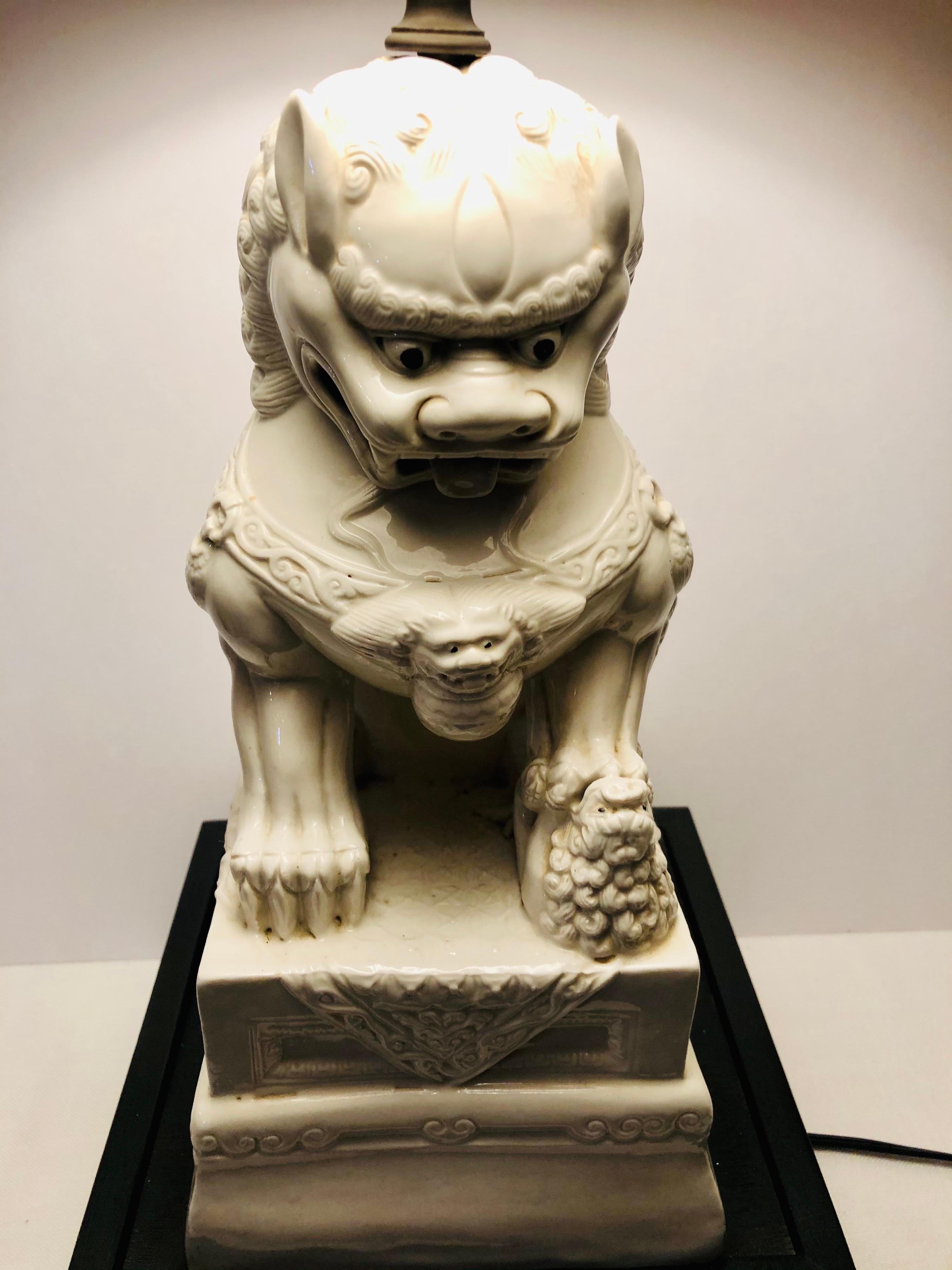 Tall Foo Dog White Lamp with Red Lamp Shade In Good Condition In Boston, MA