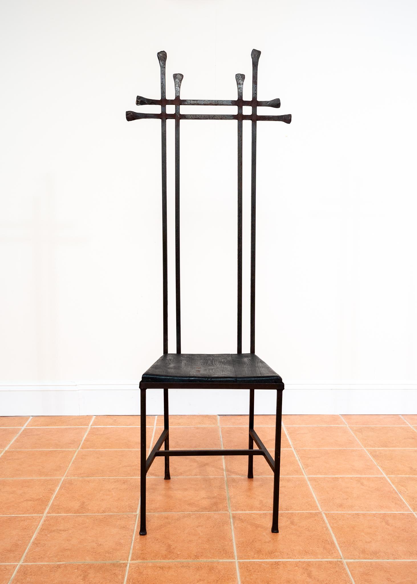 Großer geschmiedeter Statement-Stuhl, handwerklicher Thronsessel, minimalistisch, schmiedeeiserner Brutalismus im Angebot 2