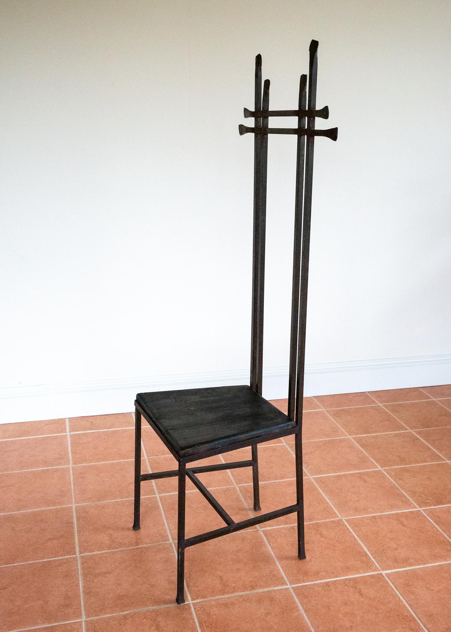 Großer geschmiedeter Statement-Stuhl, handwerklicher Thronsessel, minimalistisch, schmiedeeiserner Brutalismus im Angebot 9