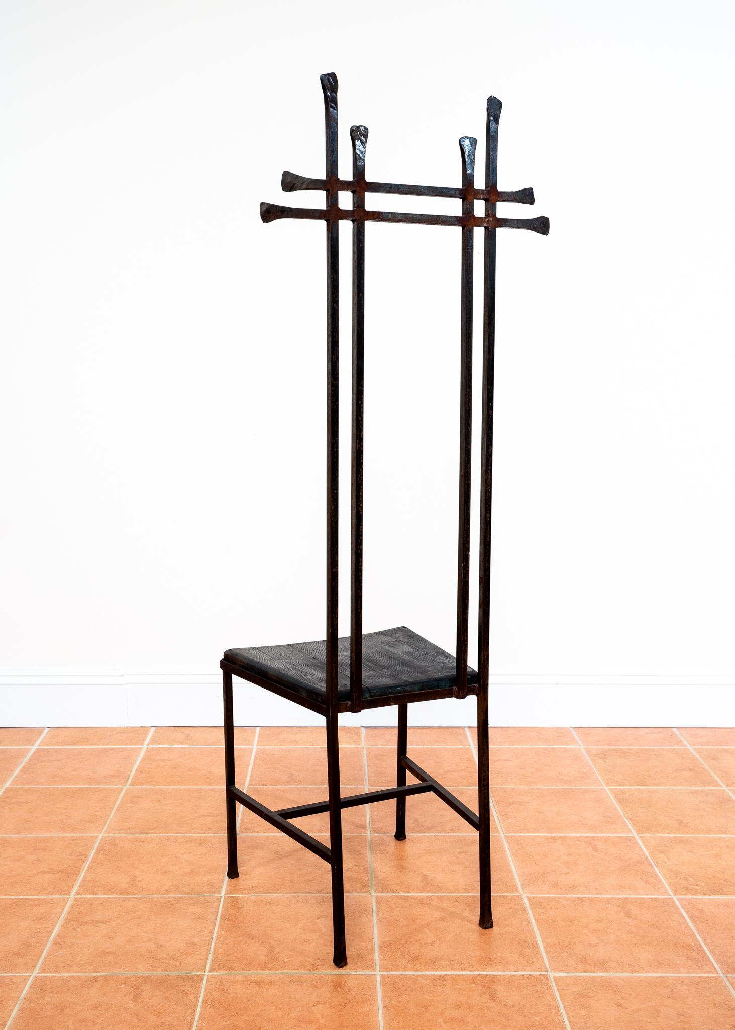 Großer geschmiedeter Statement-Stuhl, handwerklicher Thronsessel, minimalistisch, schmiedeeiserner Brutalismus im Angebot 1