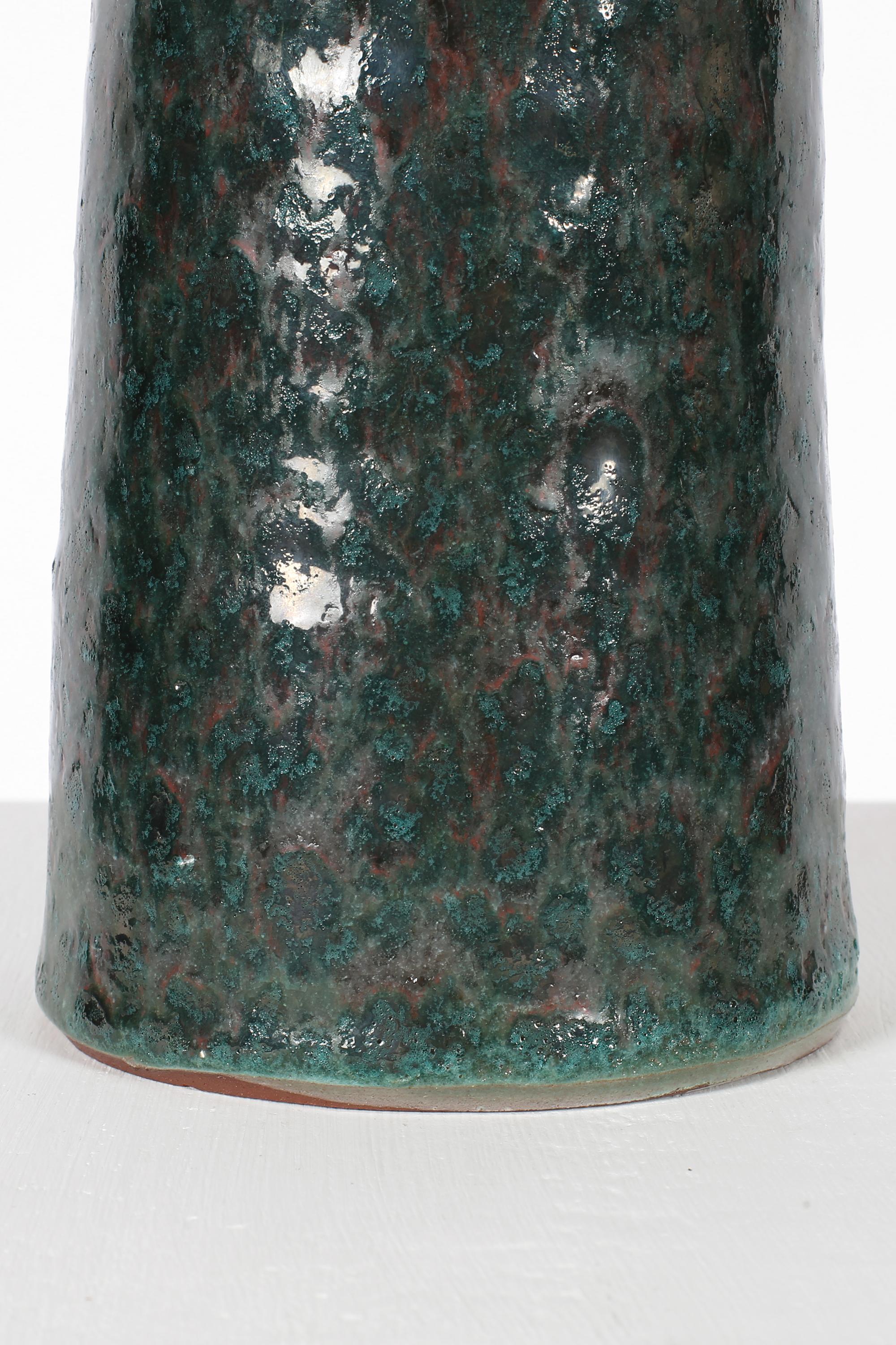 XX secolo Vaso a bottiglia alto francese del 1960, metà secolo, di colore verde acqua iridescente in vendita