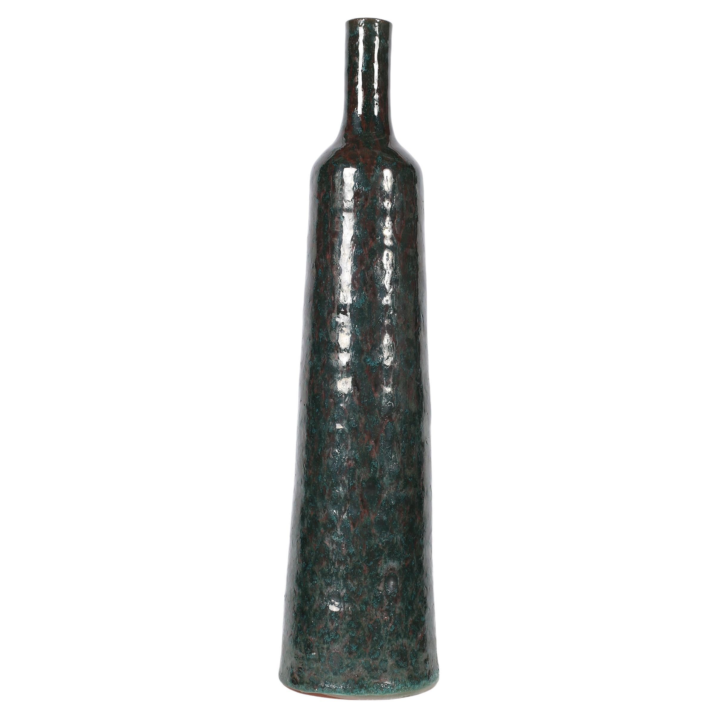 Vaso a bottiglia alto francese del 1960, metà secolo, di colore verde acqua iridescente in vendita