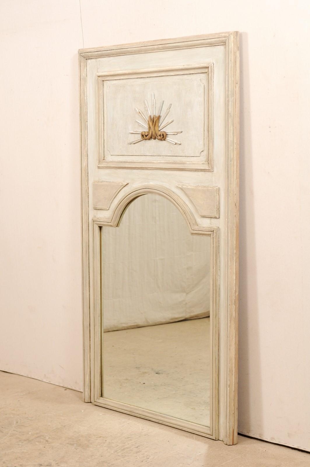Français Ravissant miroir Trumeau français en bois peint du 19ème siècle, 16,25 m Grand  en vente