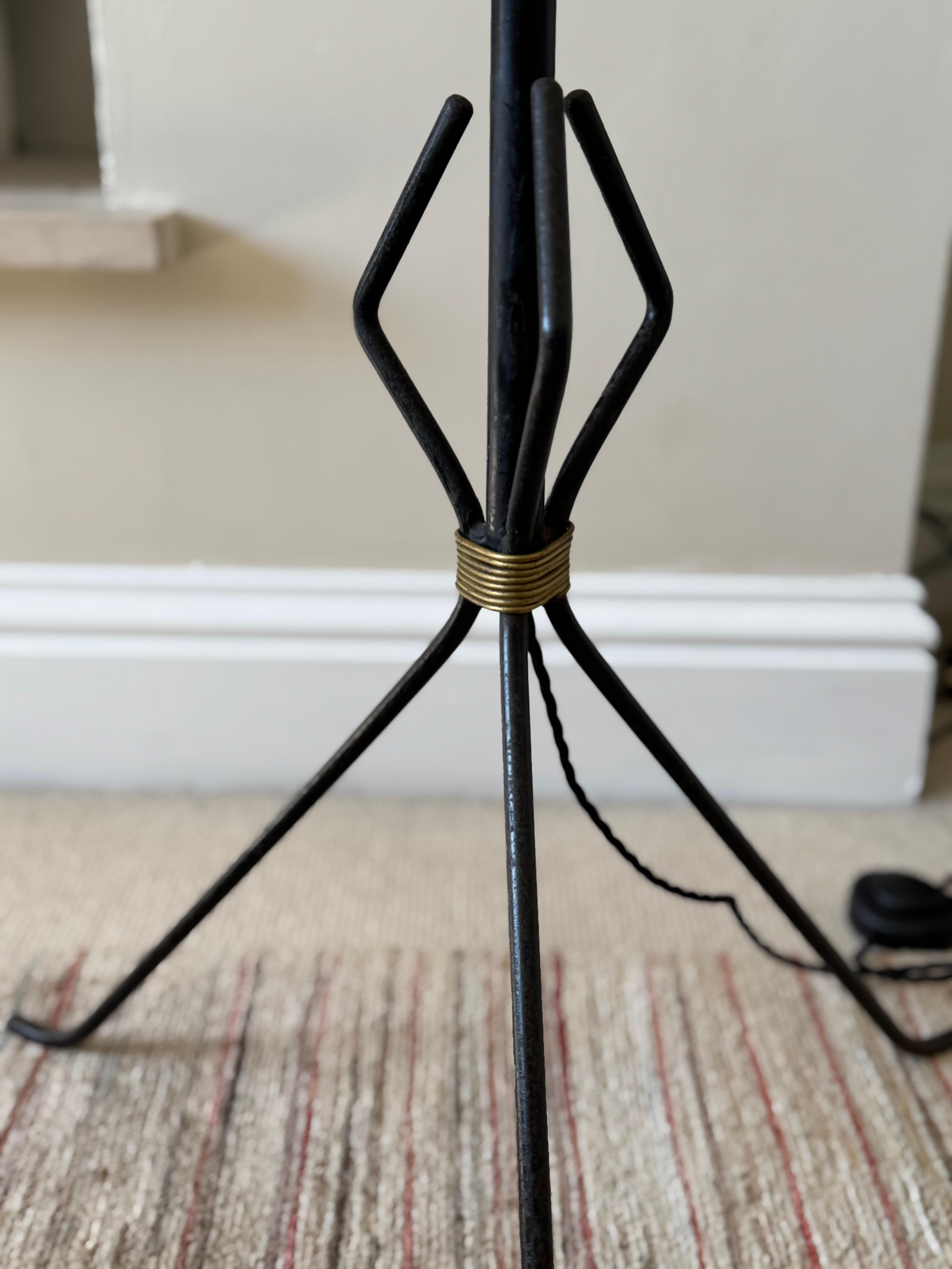 Tall French black metal floor lamp with gilt metal rope detail In Good Condition In London, GB