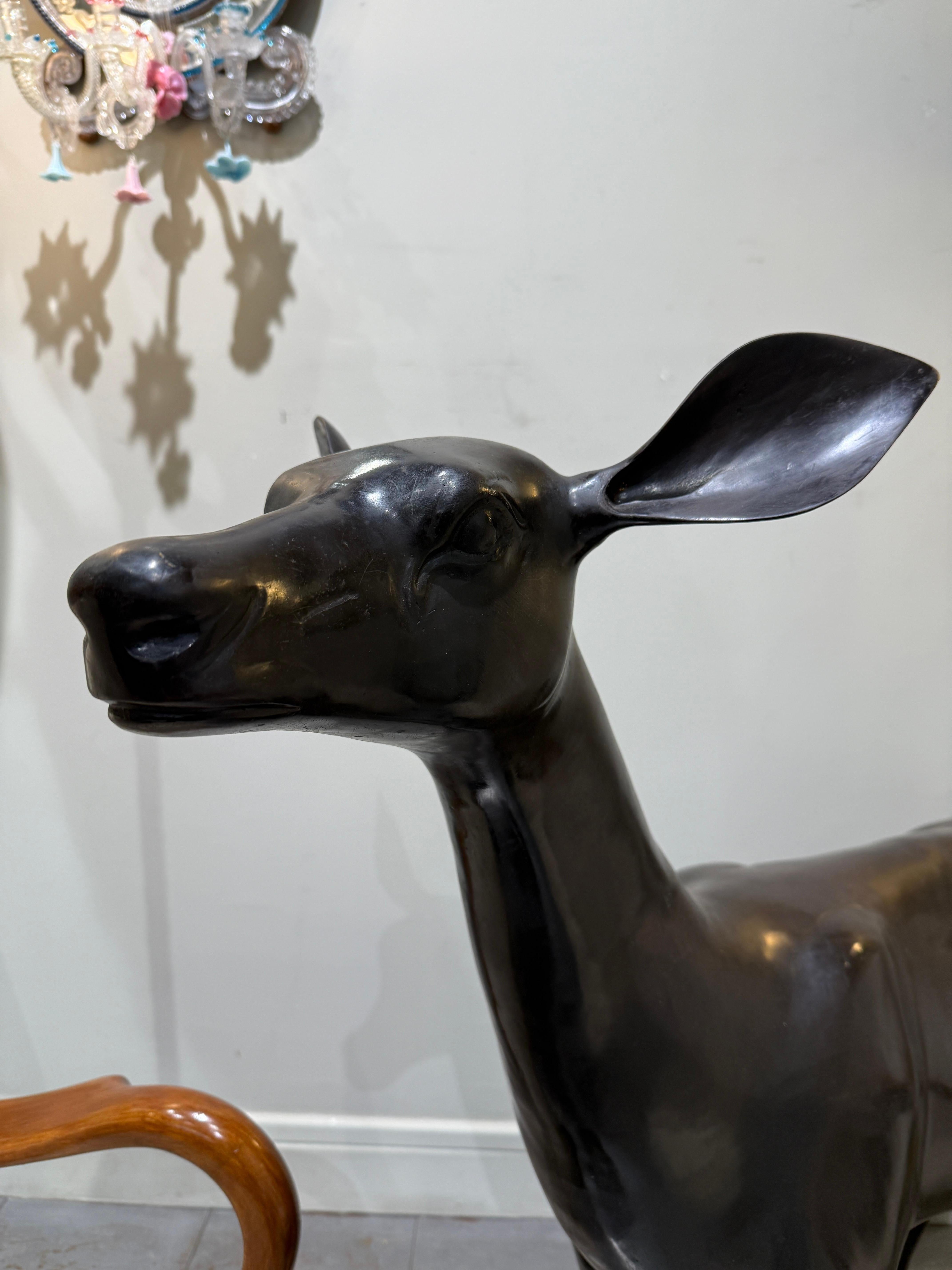Scultura alta di cervo in bronzo francese del 1960 circa In condizioni buone in vendita a PARIS, FR