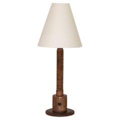 Grande lampe de bureau française en bois sculpté