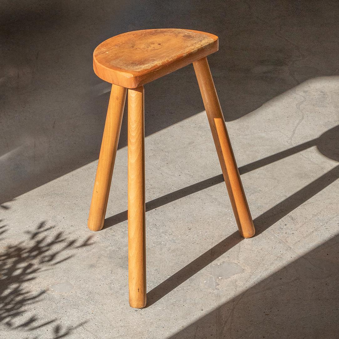 Tall French Light Oak Tripod Stool In Good Condition In Los Angeles, CA