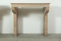 Repisa de chimenea alta de piedra caliza francesa