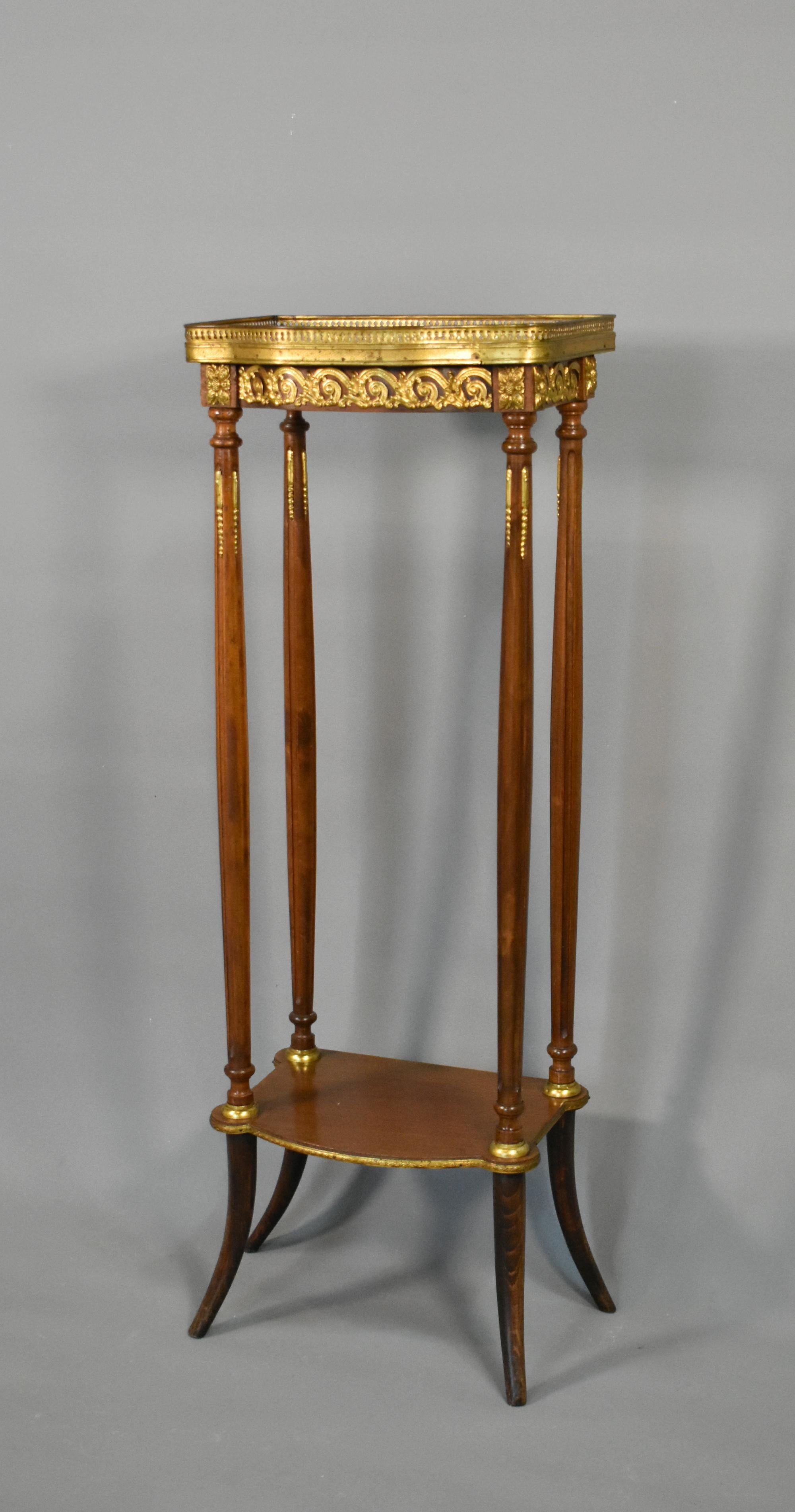 Grand meuble à sellettes en marbre de style Louis XVI en vente 3