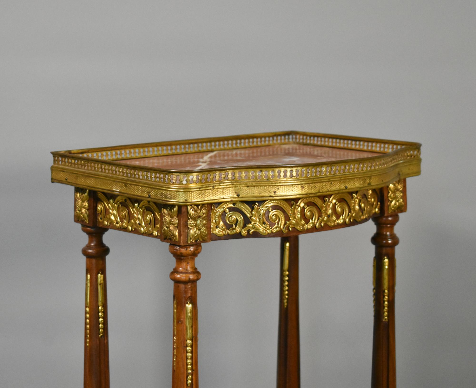 Métal Grand meuble à sellettes en marbre de style Louis XVI en vente