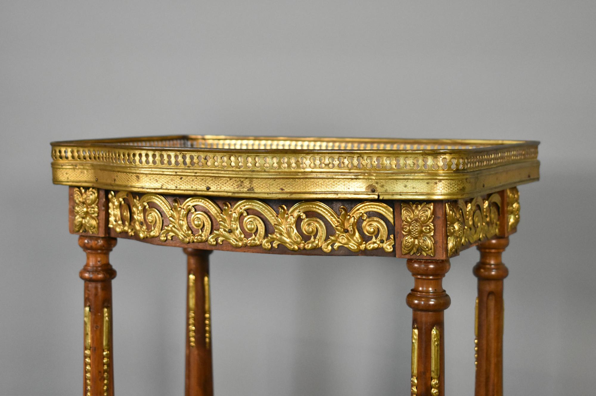 Grand meuble à sellettes en marbre de style Louis XVI en vente 1