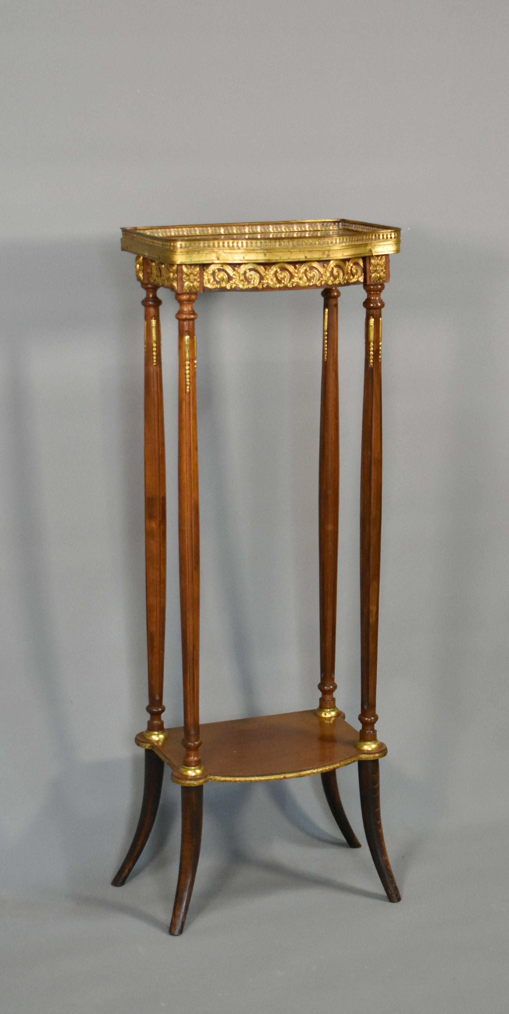 Grand meuble à sellettes en marbre de style Louis XVI en vente 2
