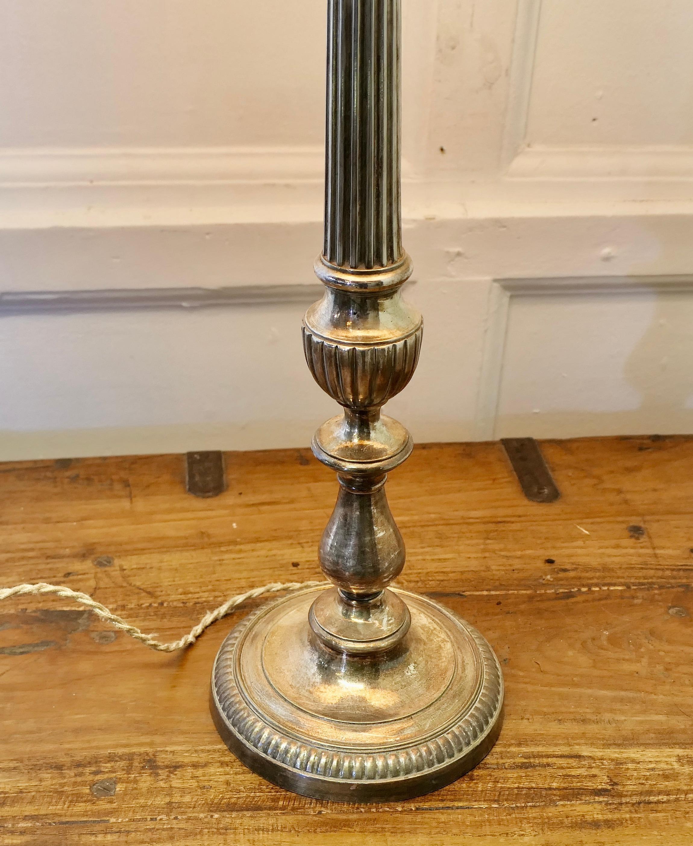Plaqué argent Grande lampe de table à chandelier française en métal argenté  Une pièce très attrayante en vente