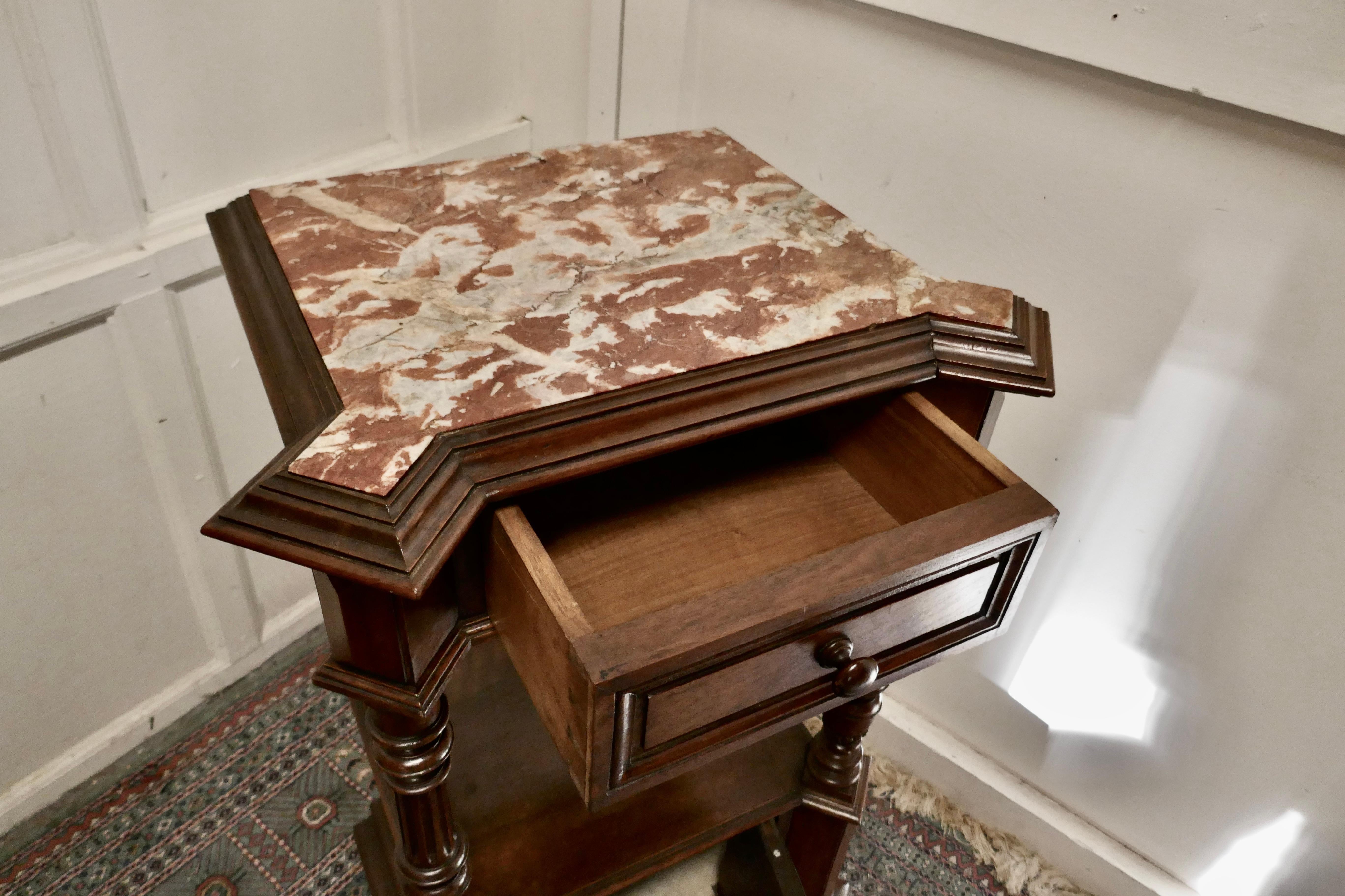 XIXe siècle Grand meuble de rangement d'appoint en noyer français en vente