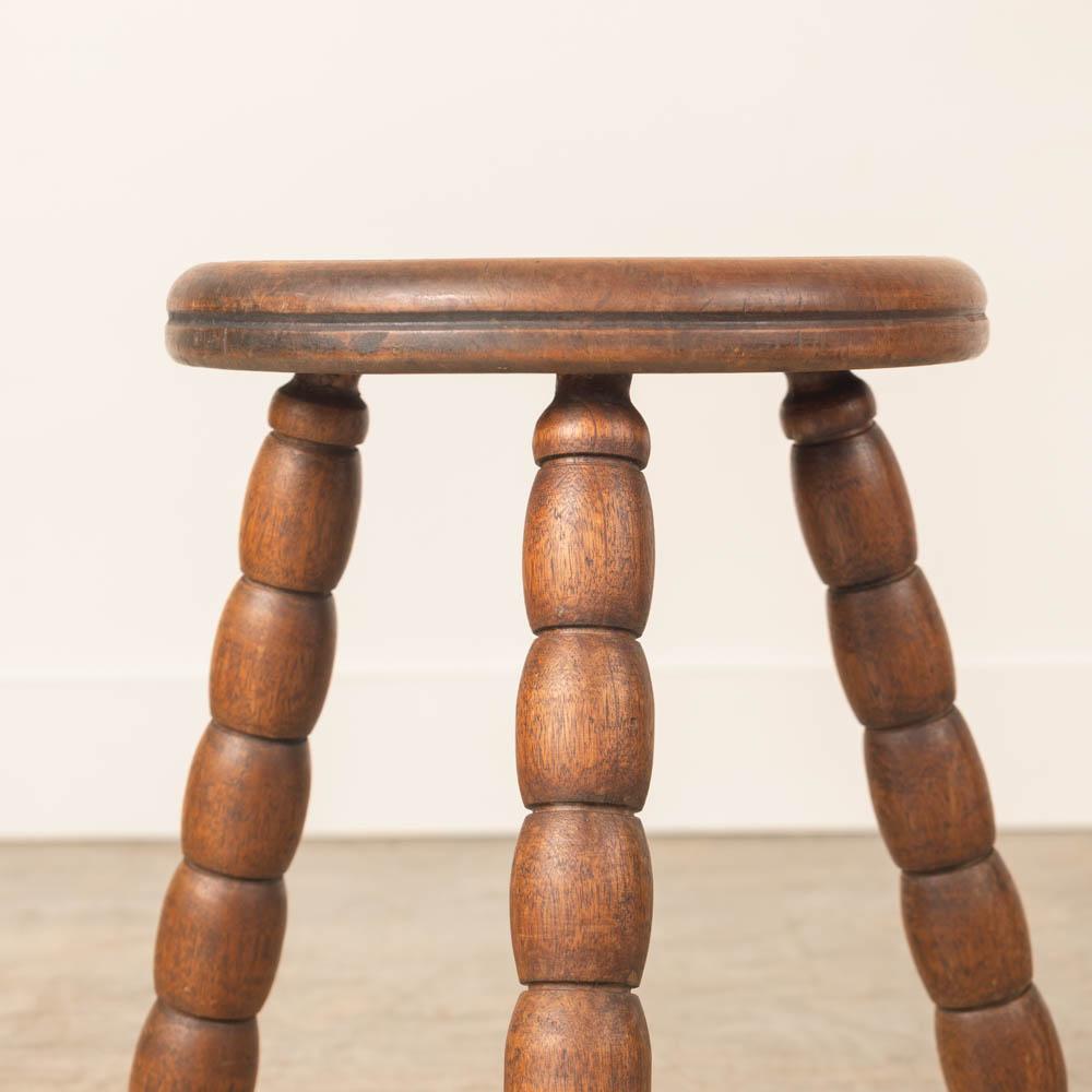 Taburete trípode alto de madera francesa en venta 4