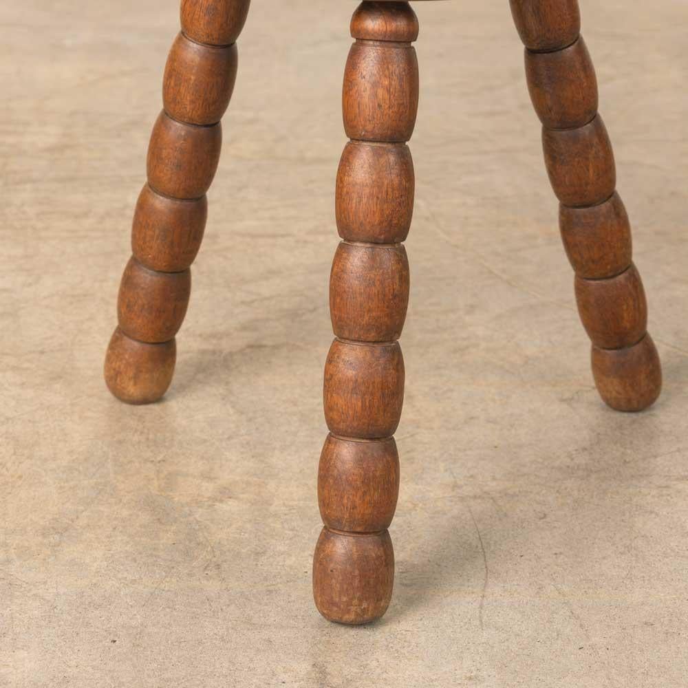 Taburete trípode alto de madera francesa en venta 5