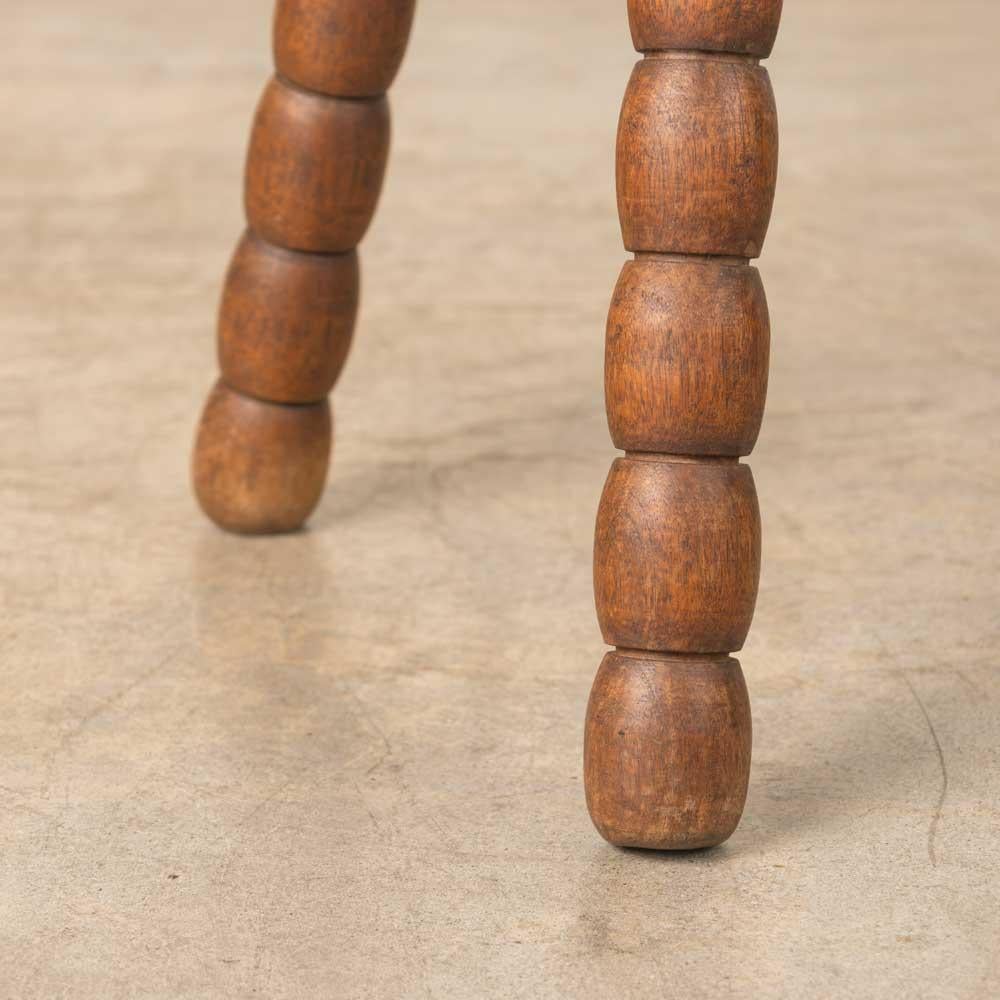 Taburete trípode alto de madera francesa en venta 6