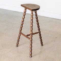 Grand tabouret tripode en bois français