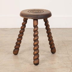 Grand tabouret tripode en bois français