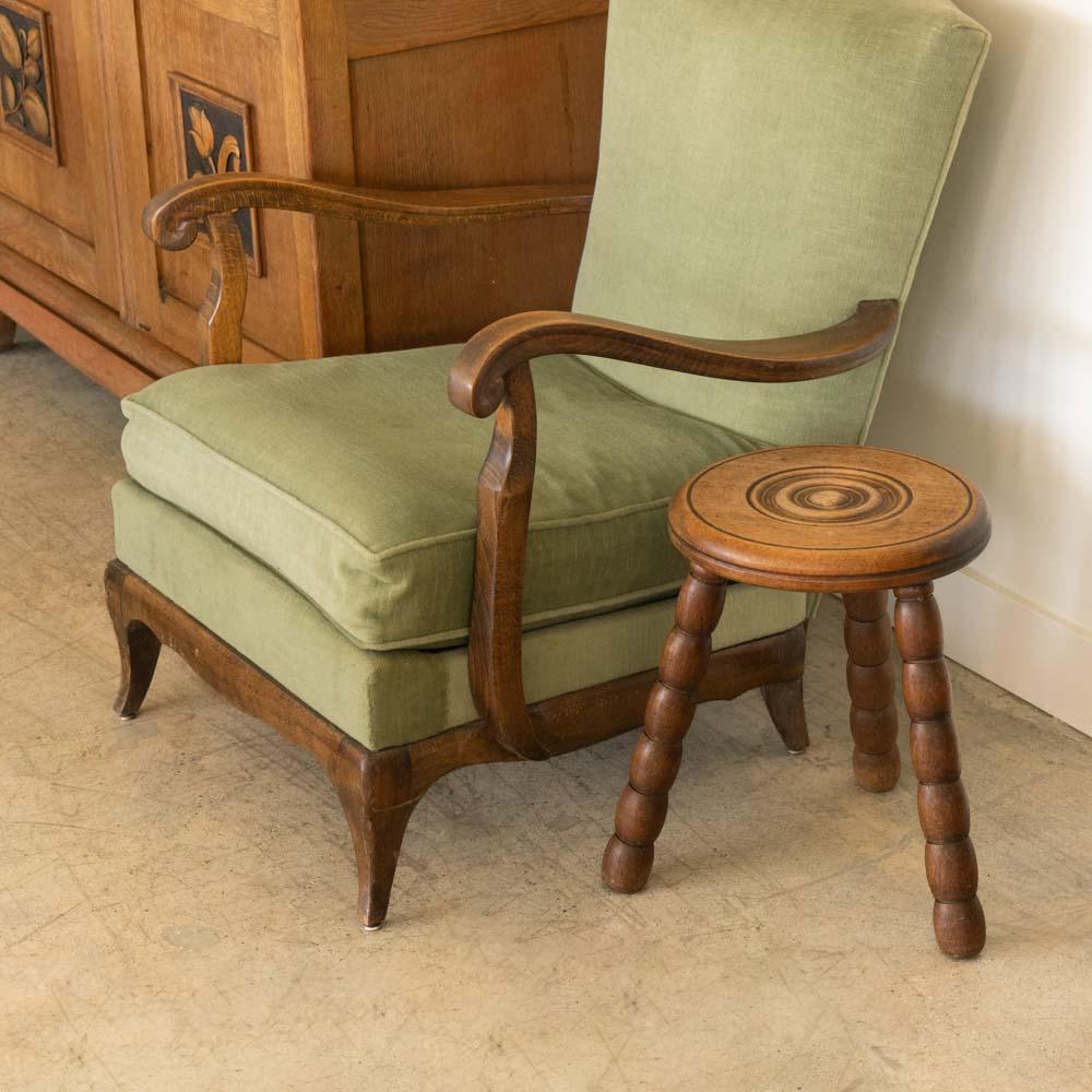 Taburete trípode alto de madera francesa Francés en venta