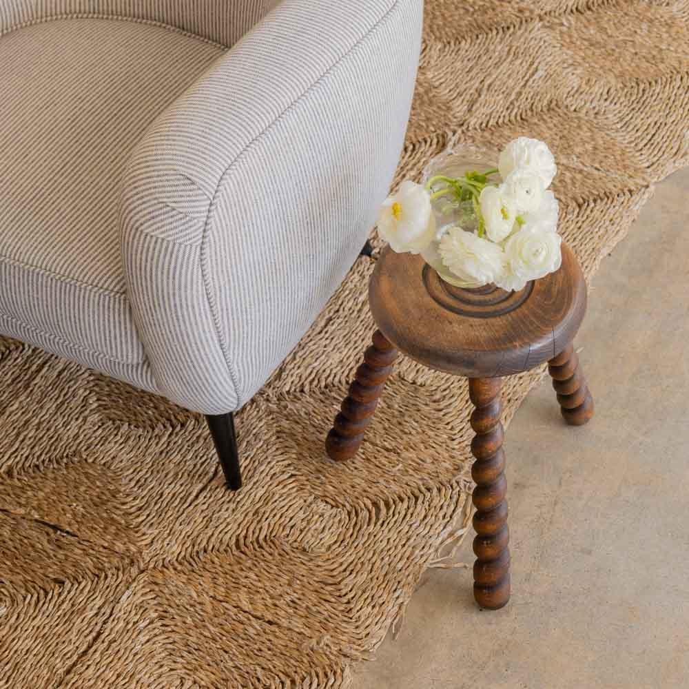 Français Tall French Wood Tripod Stool en vente