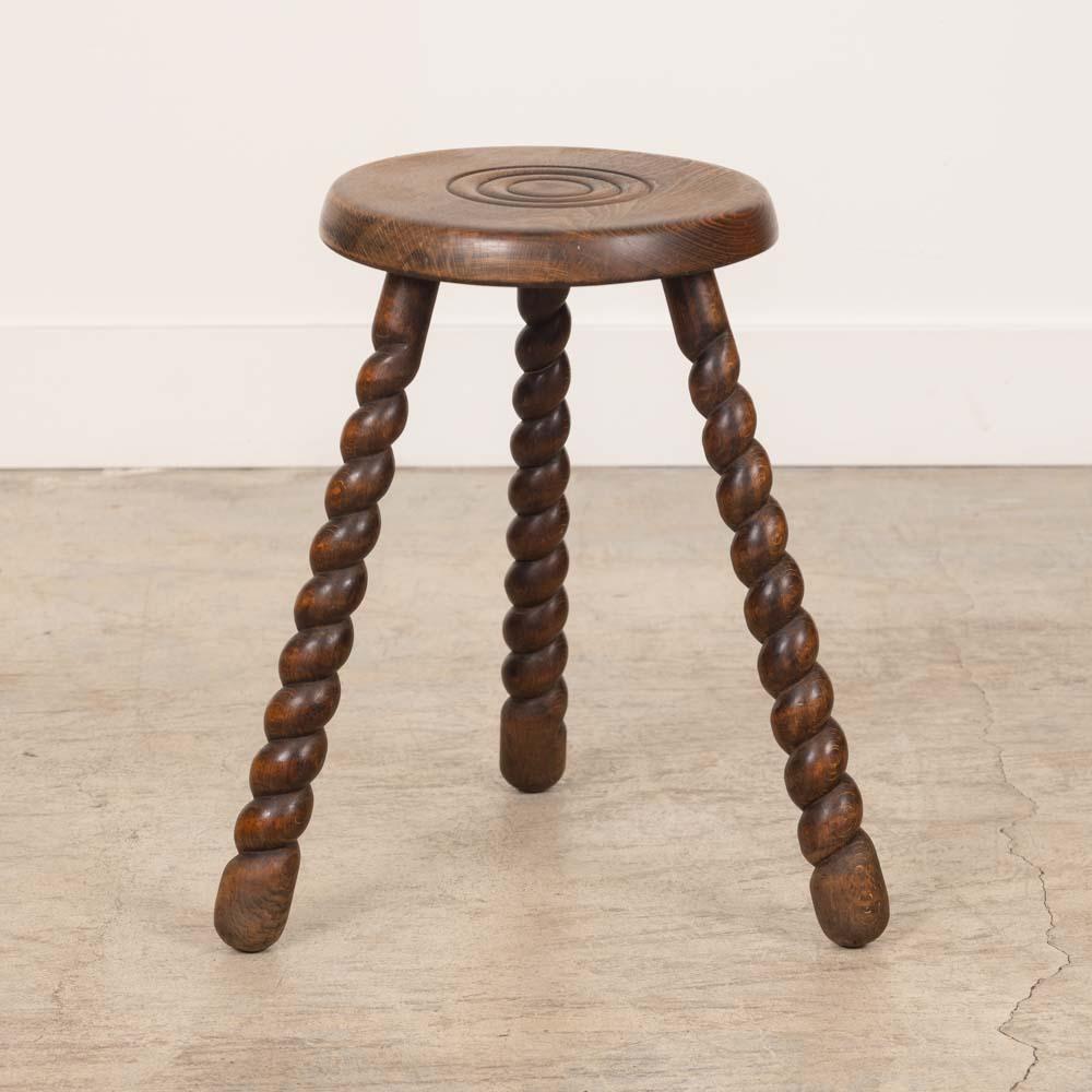 Tall French Wood Tripod Stool Bon état - En vente à Los Angeles, CA