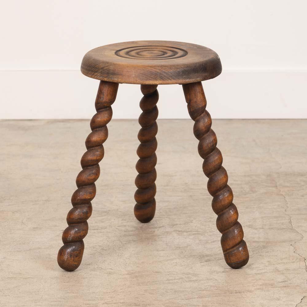 Tall French Wood Tripod Stool Bon état - En vente à Los Angeles, CA