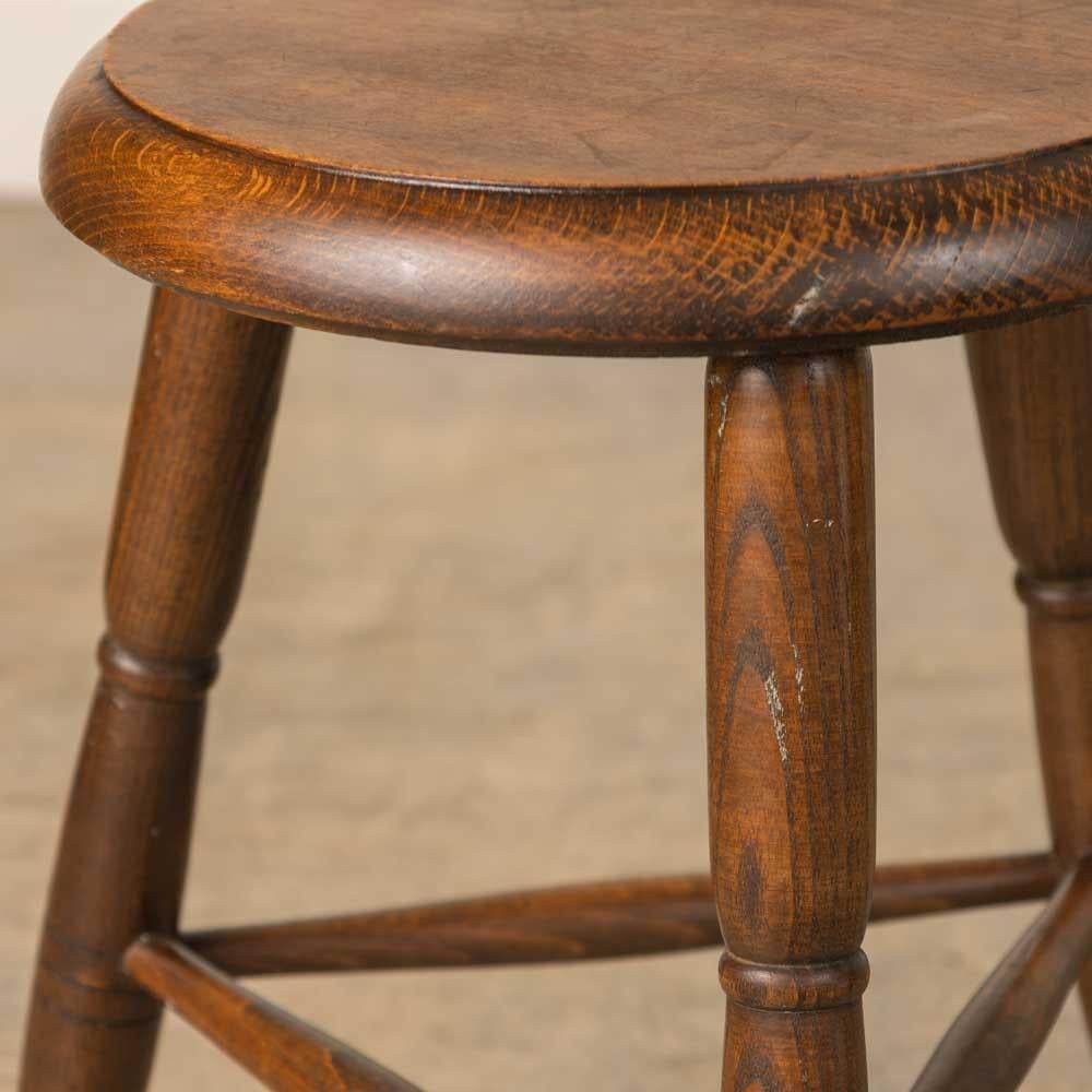 Großer französischer Holz-Dreibeinhocker im Angebot 3