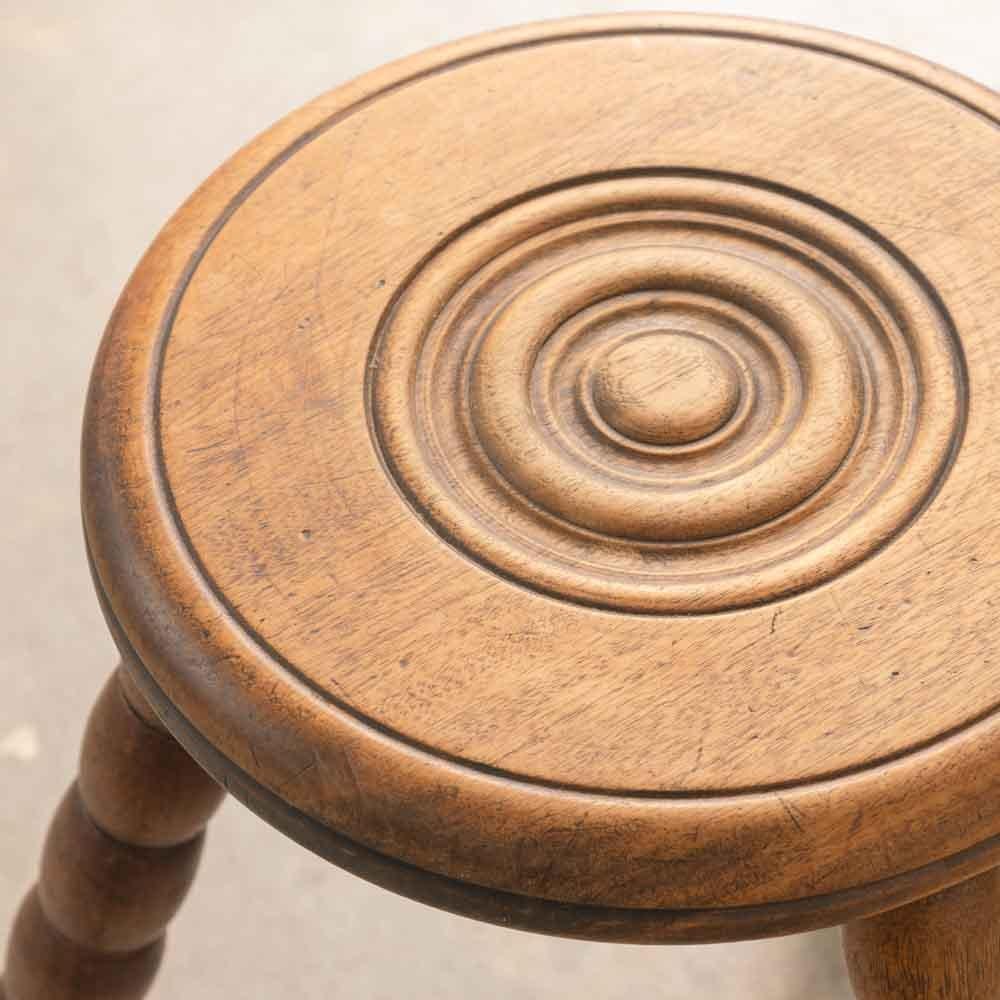 Taburete trípode alto de madera francesa en venta 3