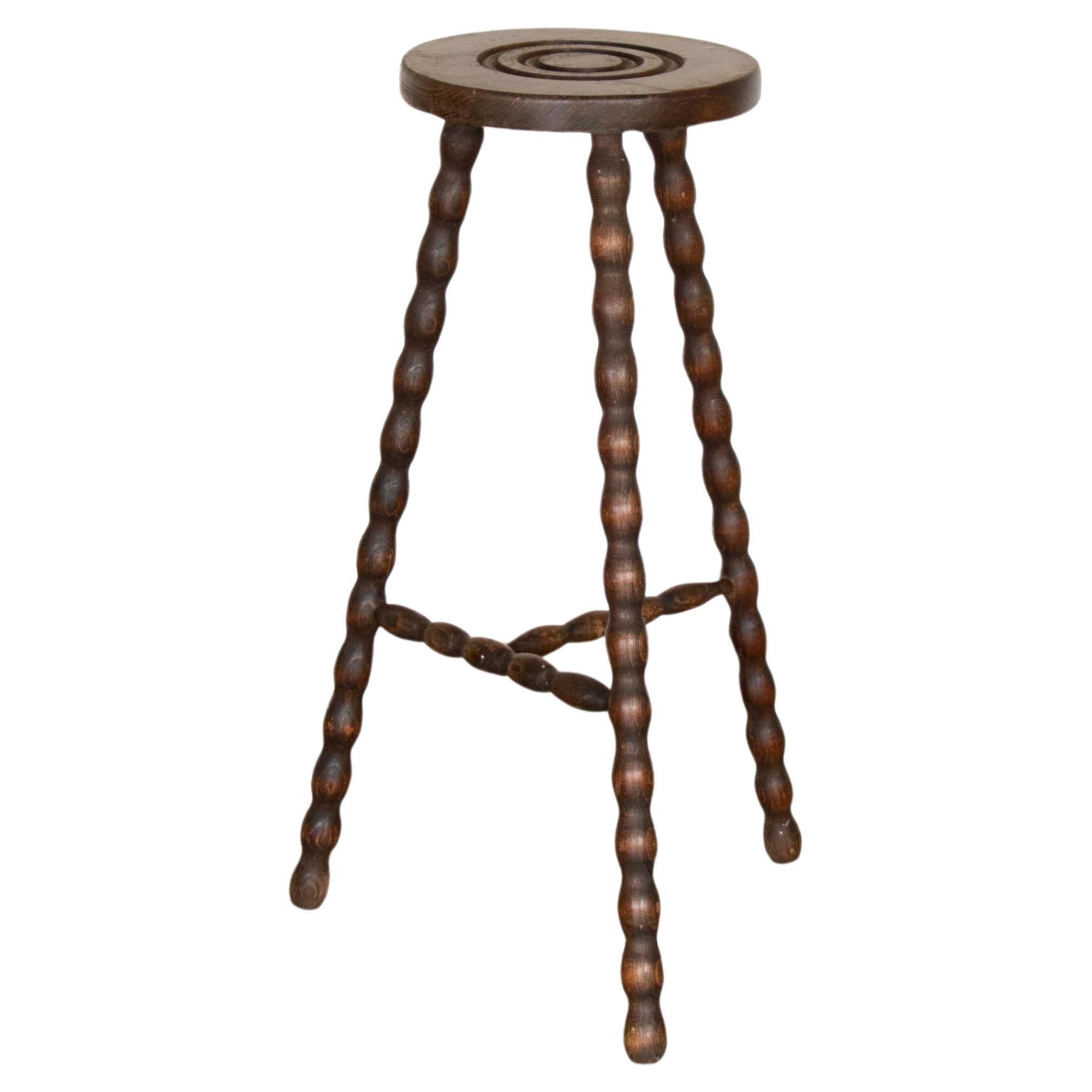 Grand tabouret tripode en bois français