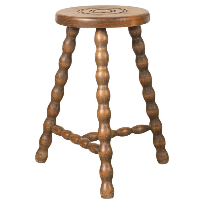 Großer französischer Holz-Dreibeinhocker im Angebot