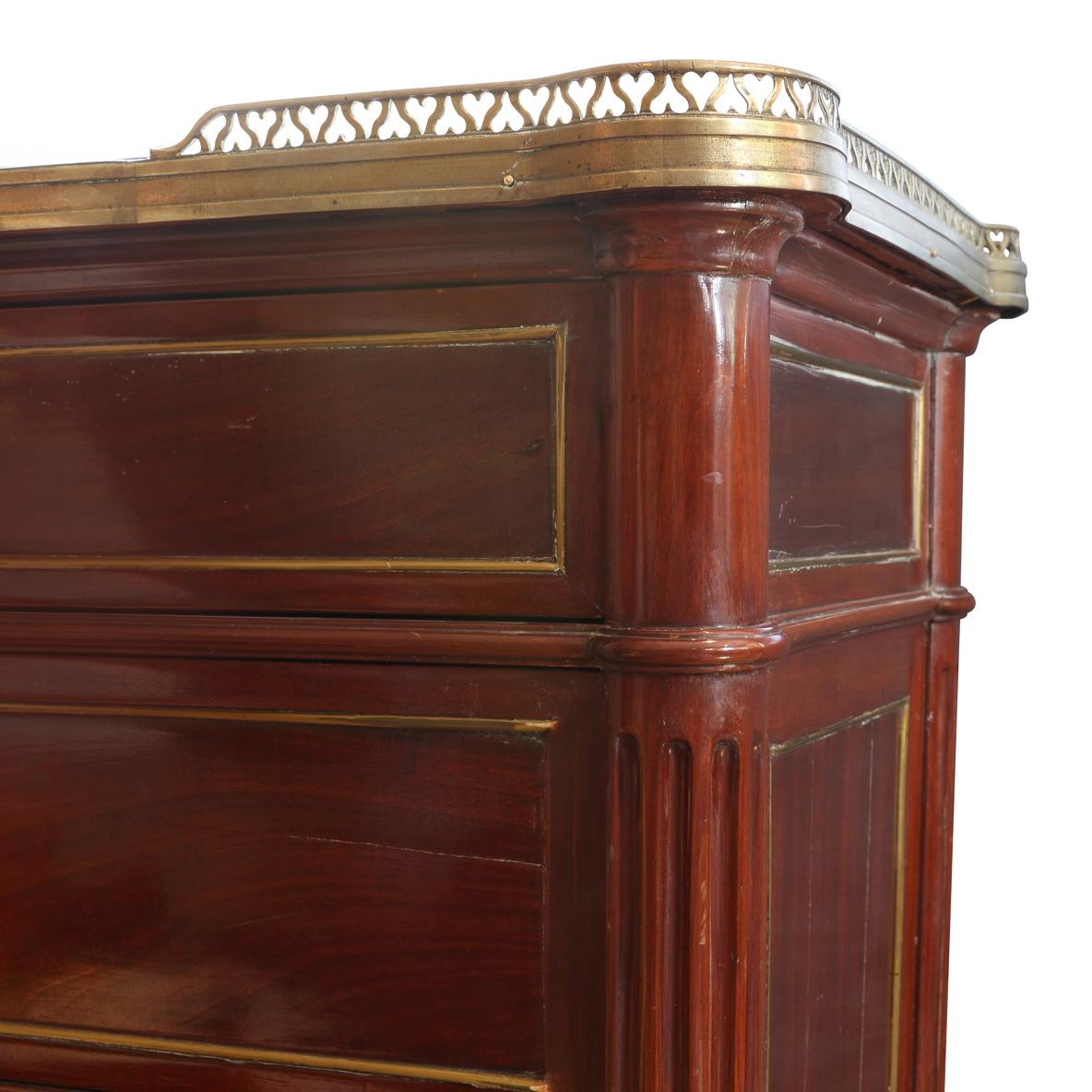 Tall Gentleman's Chest of Drawers In Good Condition For Sale In Locust Valley, NY
