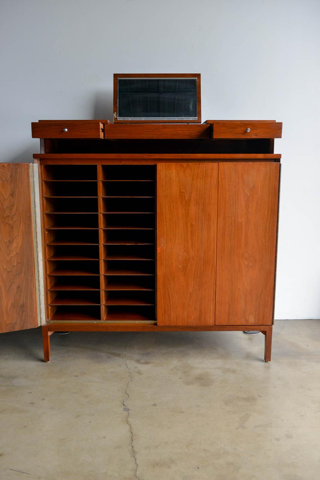 Tall Gentlemen's Chest in Walnut by Paul McCobb, circa 1960 1