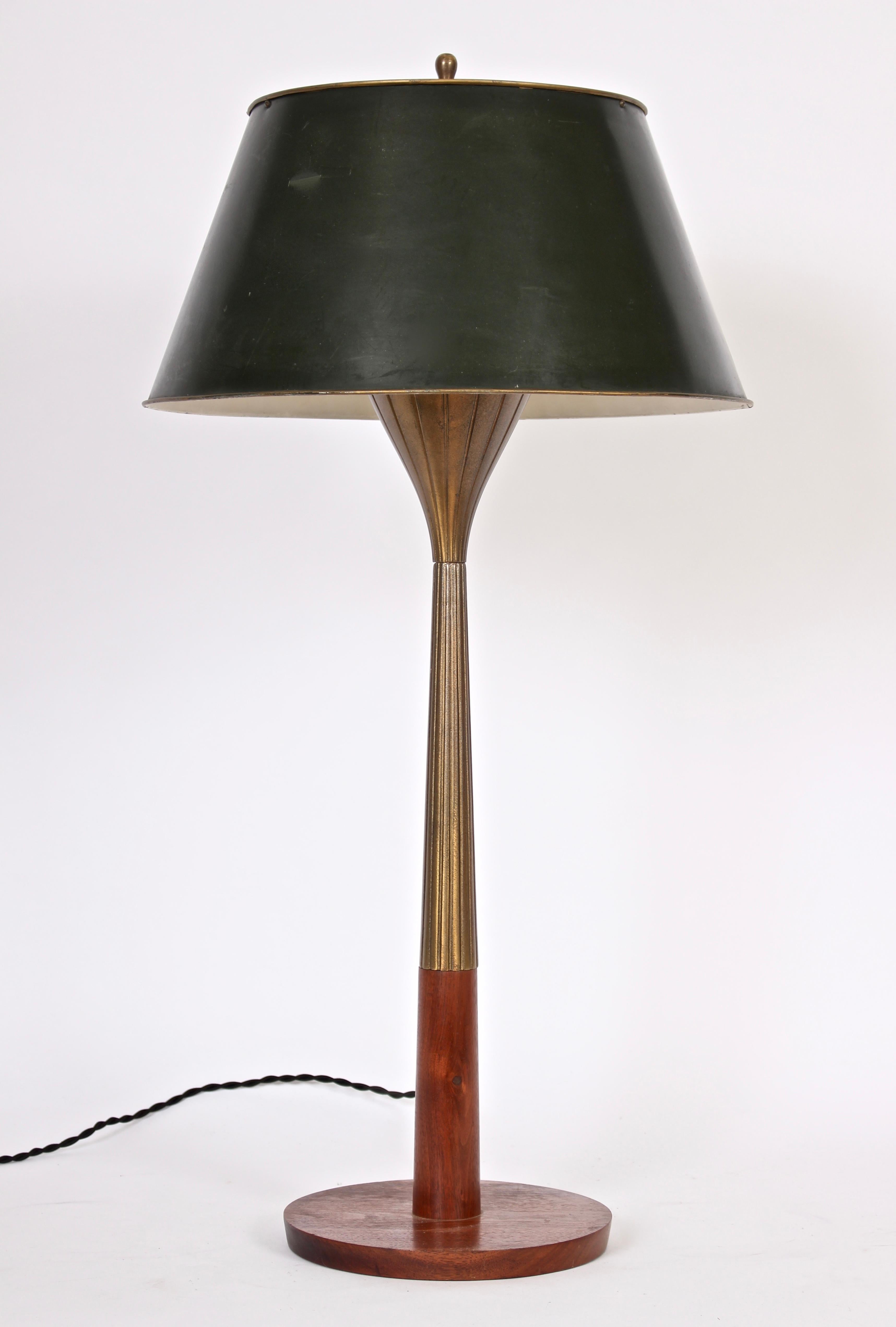 Große strahlende Tischlampe aus Messing und Nussbaumholz, Gerald Thurston für Lightolier im Angebot 4
