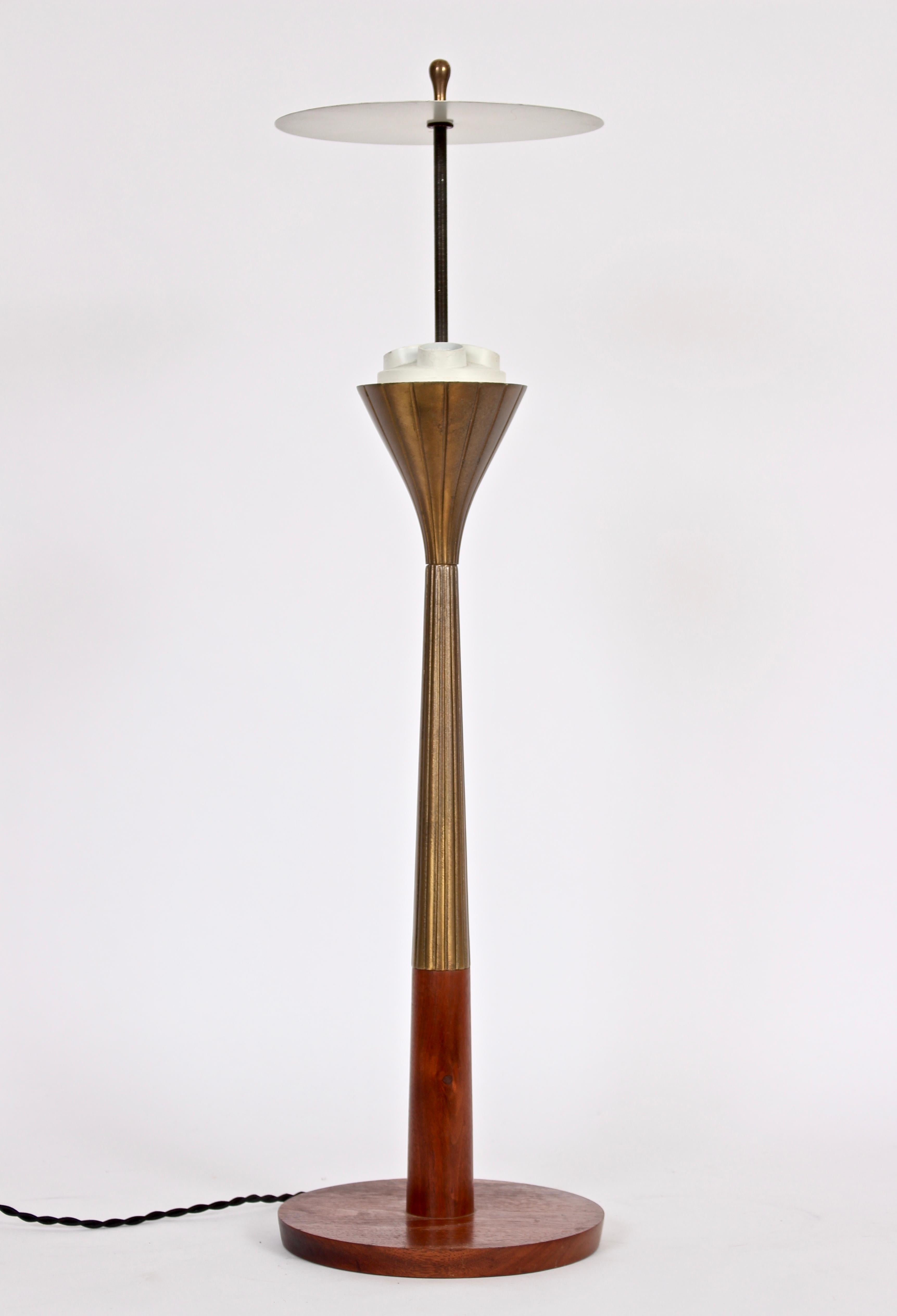 American Tall Gerald Thurston for Lightolier Radiating Brass & Walnut Table Lamp For Sale