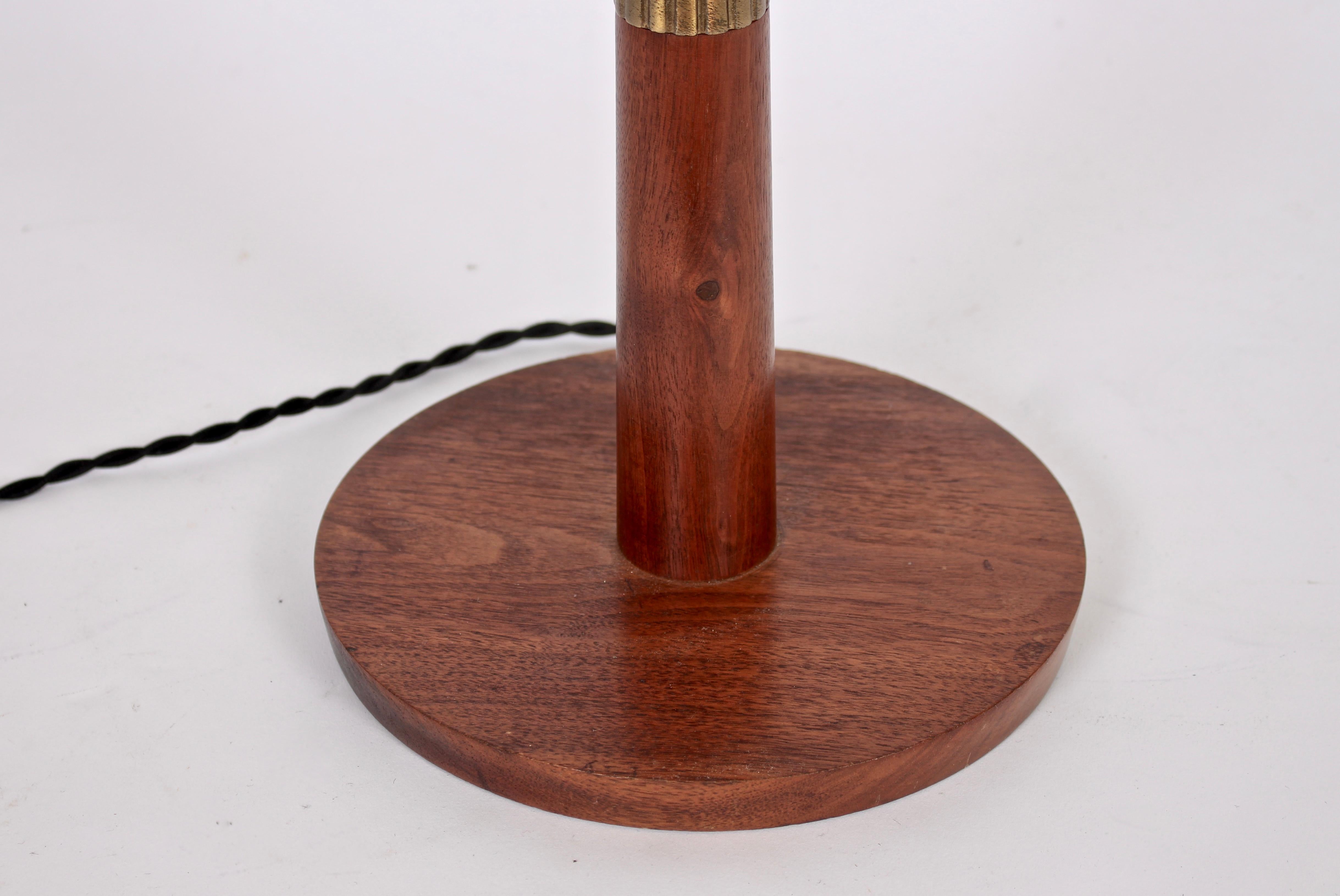Tall Gerald Thurston for Lightolier Radiating Brass & Walnut Table Lamp For Sale 2
