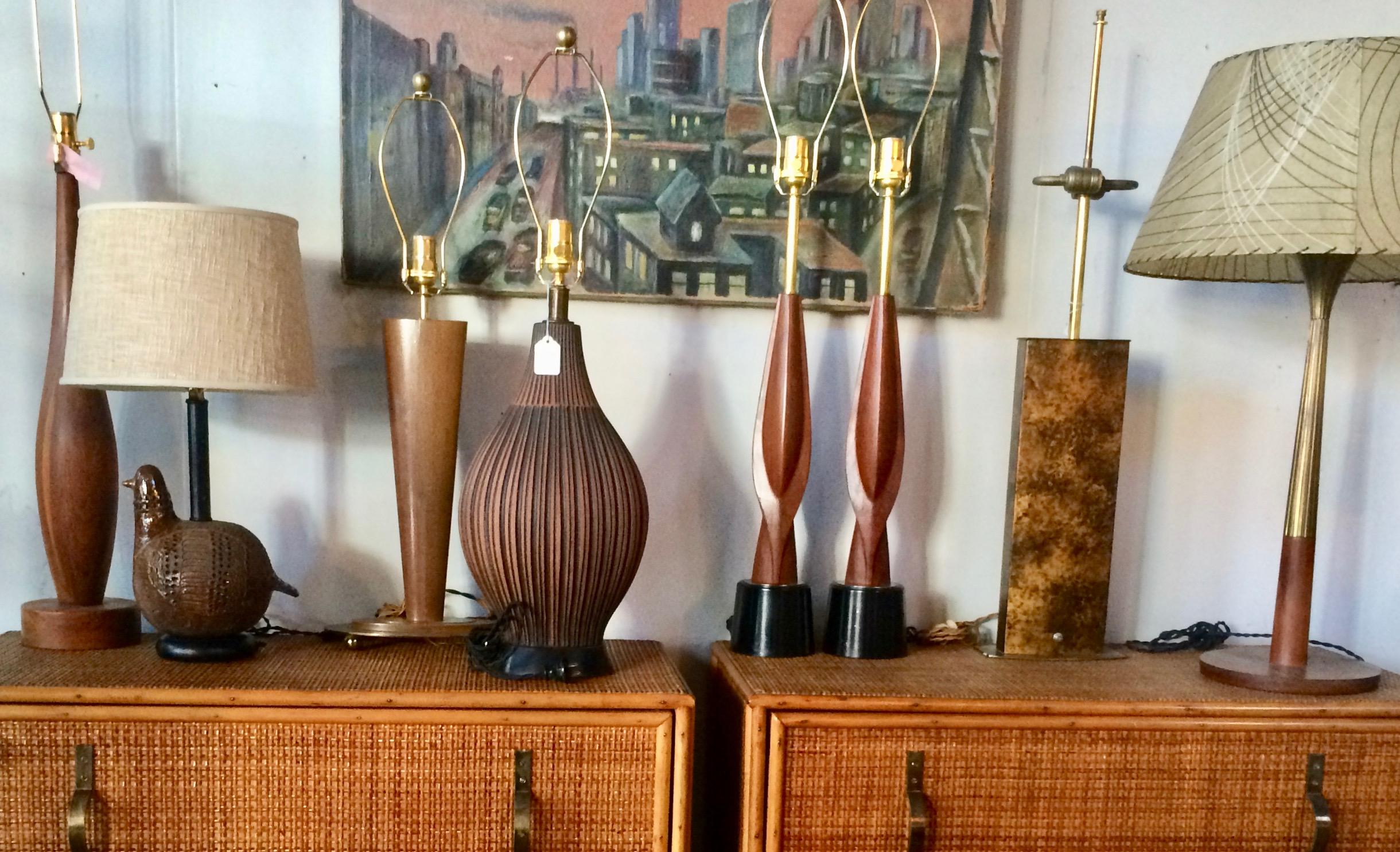 Tall Gerald Thurston for Lightolier Radiating Brass & Walnut Table Lamp For Sale 3