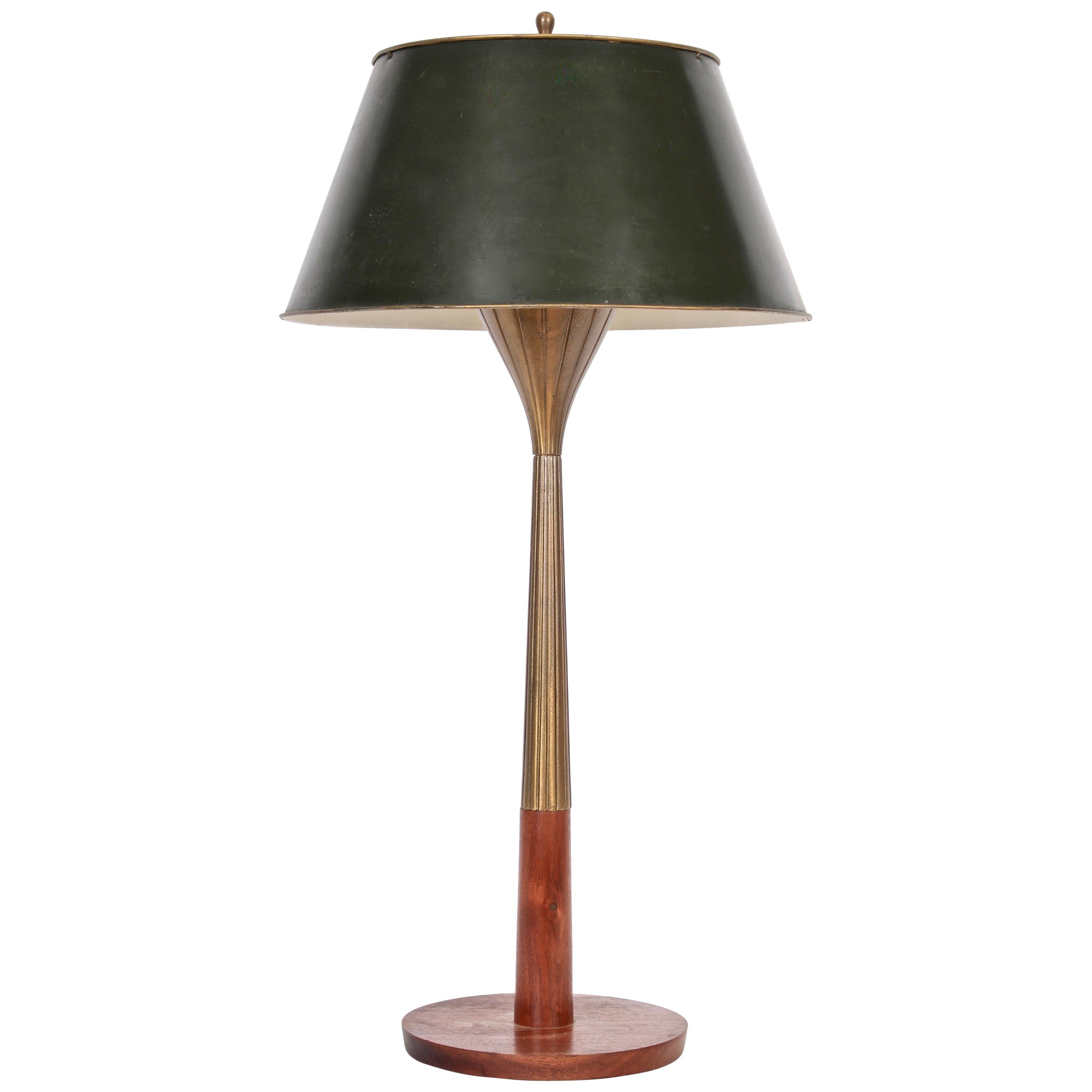 Große strahlende Tischlampe aus Messing und Nussbaumholz, Gerald Thurston für Lightolier im Angebot