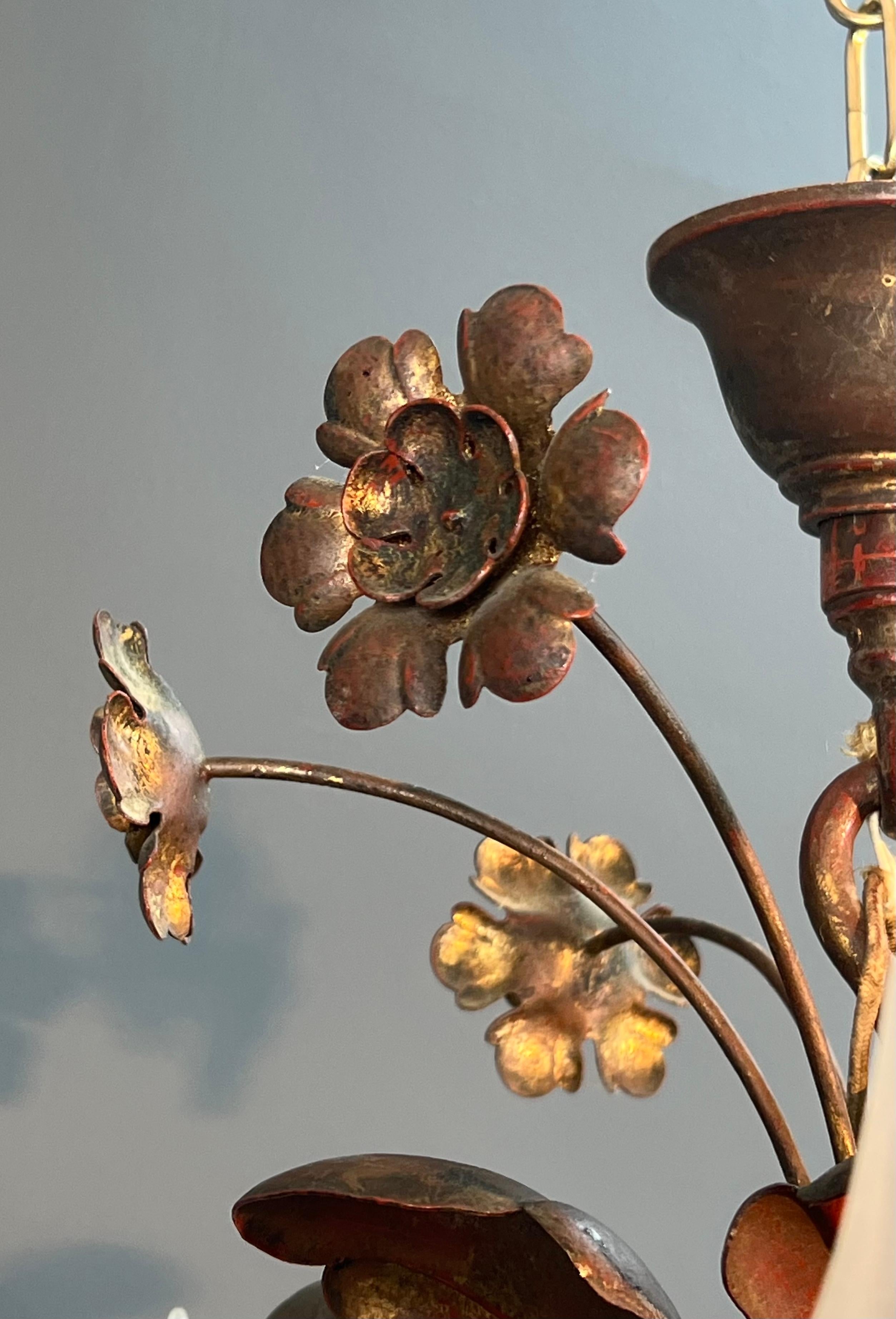 Lampadario alto a 2 livelli in metallo dorato con 12 luci nello stile della Maison Baguès in vendita 6