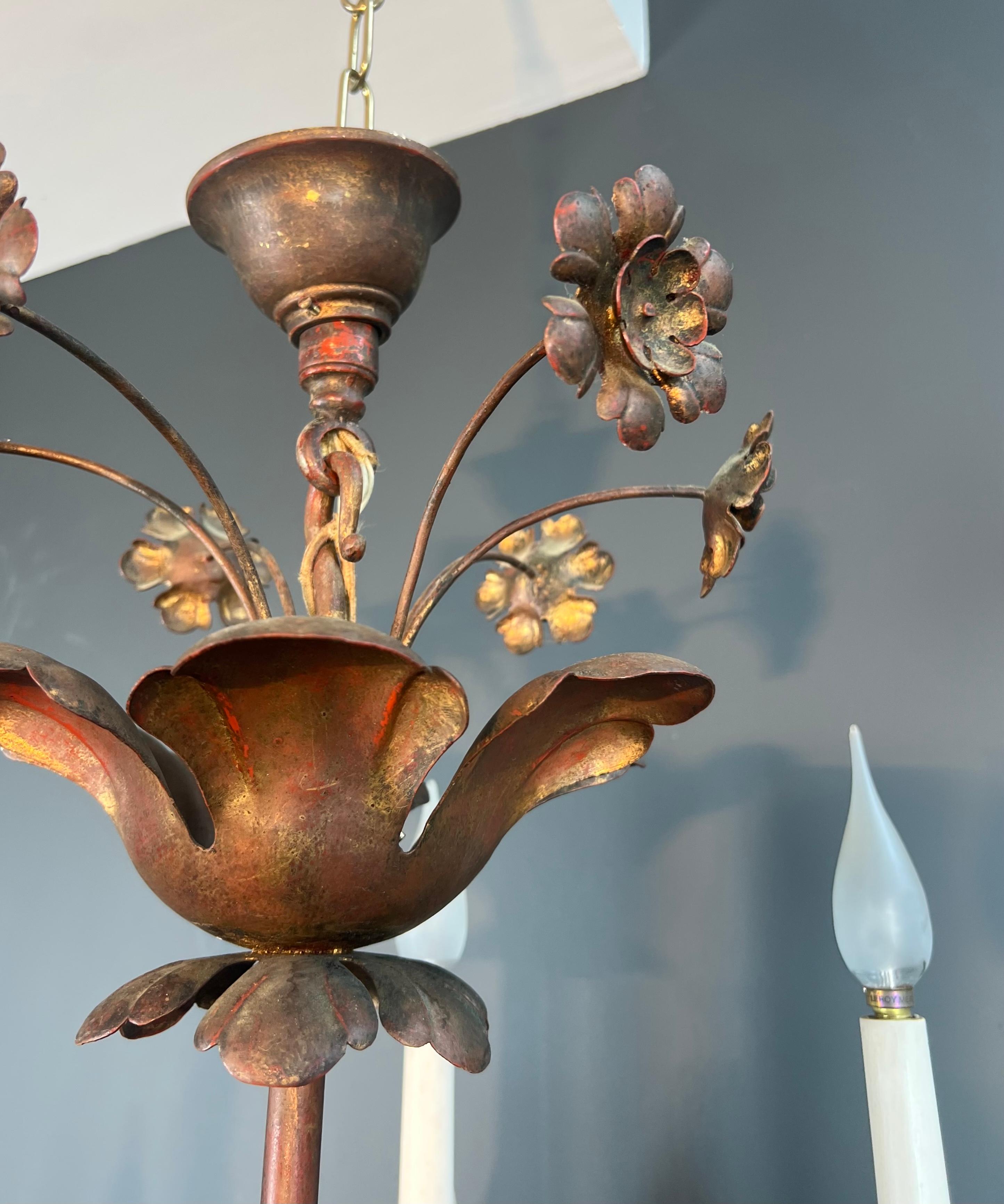 Lampadario alto a 2 livelli in metallo dorato con 12 luci nello stile della Maison Baguès in vendita 1