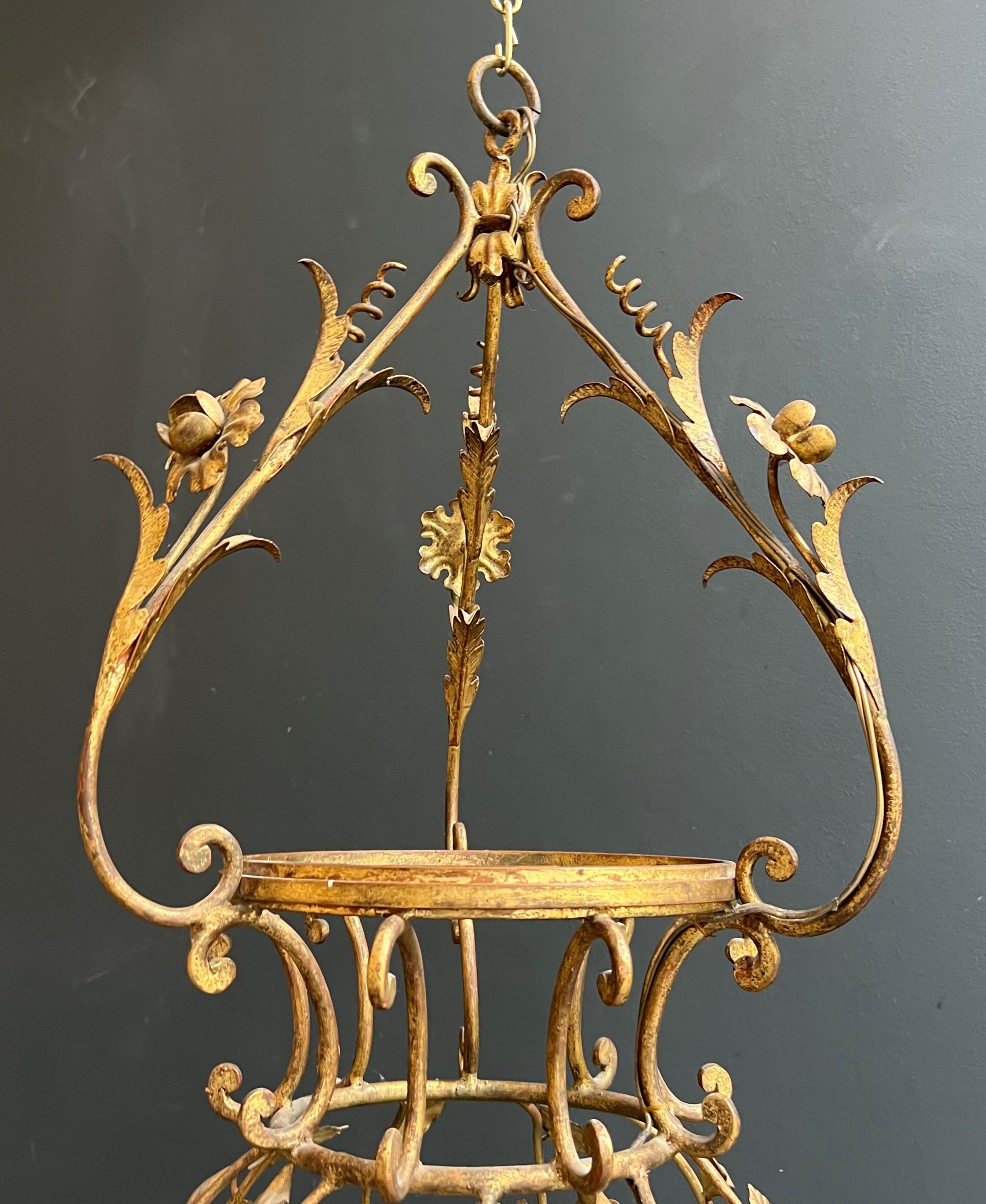 Tall Gilt Metal Lantern with Foliage Decorations Sign Palladio for Maison Baguès In Good Condition For Sale In Marcq-en-Barœul, Hauts-de-France