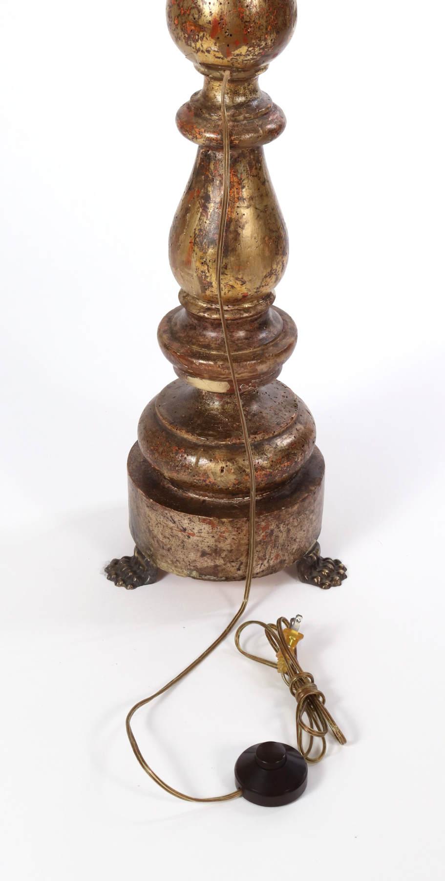 italien Grande lampe d'autel Sticks en bois doré, 18ème C. en vente