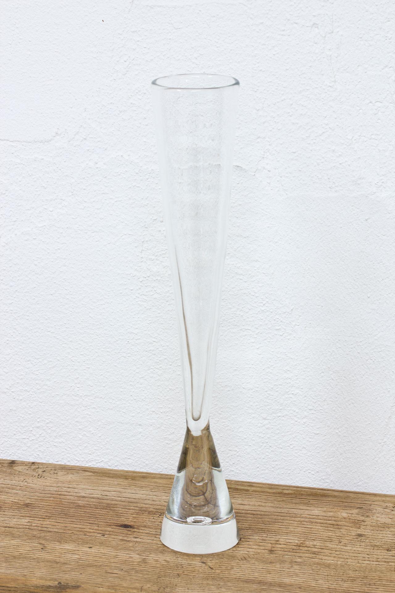 Tall and unique clear glass vase (soliflore) designed by Bengt Orup, blown in wooden mould at Johansfors Glass factory in Sweden, circa 1950. Engraved on bottom.