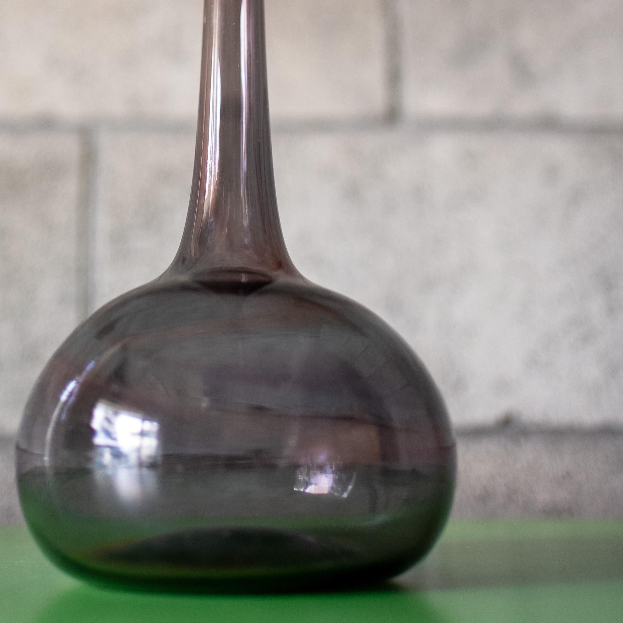 Tall Glass Vase by Claude Morin, France, 1970s In Good Condition For Sale In Tokyo, Tokyo